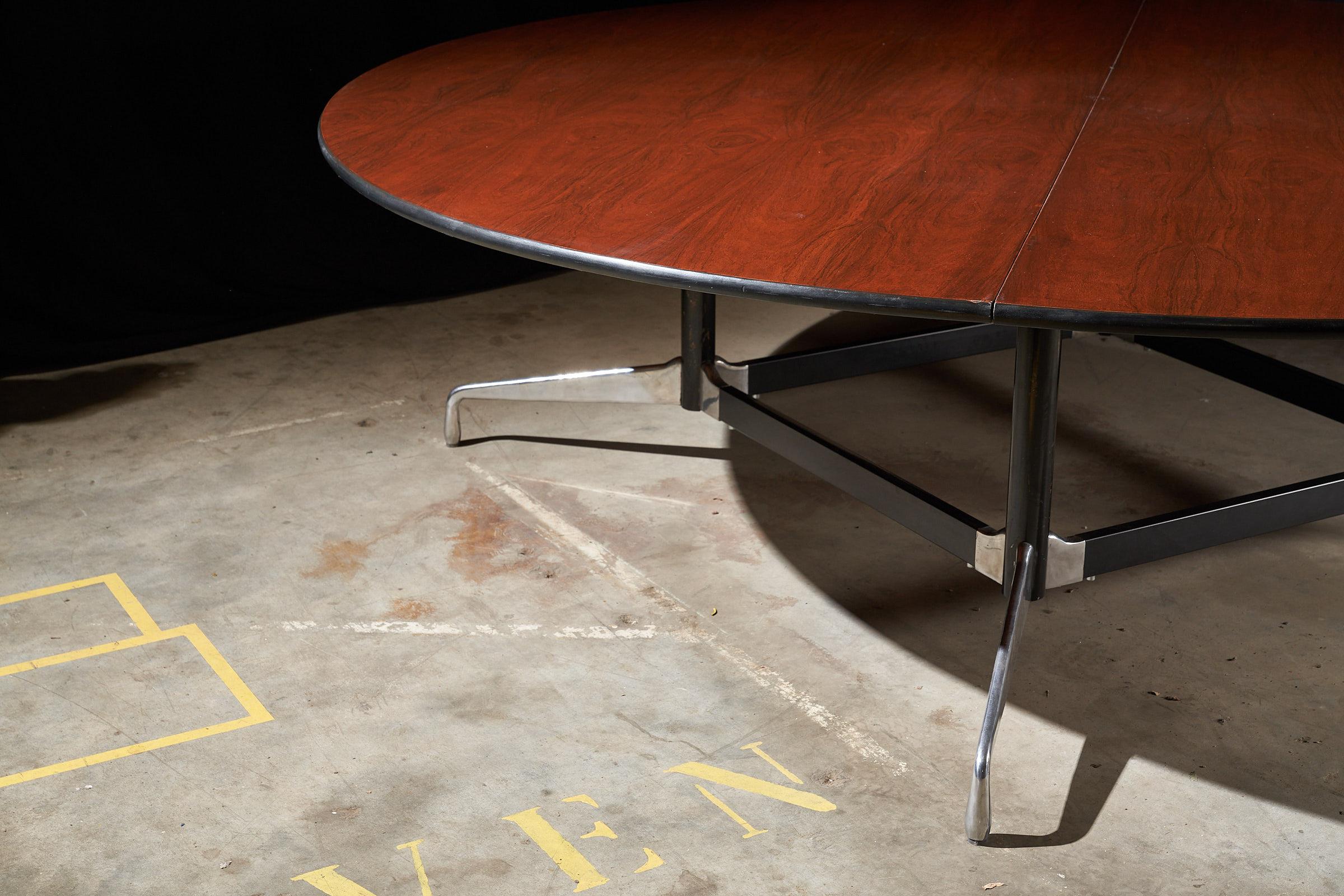 Eames Herman Miller Mid Century Conference Dinning Table, 1960s 245cm Diameter In Good Condition For Sale In Mortsel, BE