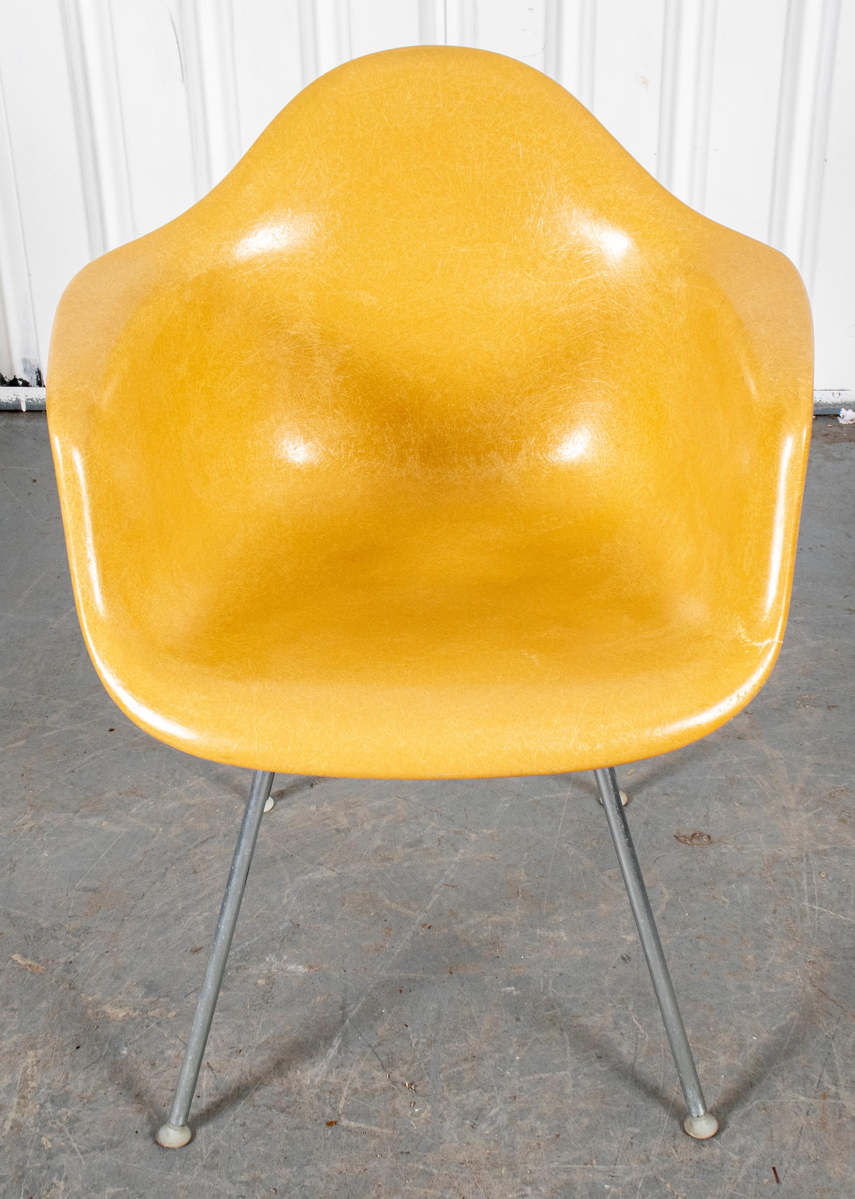 Eames for Herman Miller Mid-Century Modern shell chair, makers mark on bottom.

Measurements: 31.5