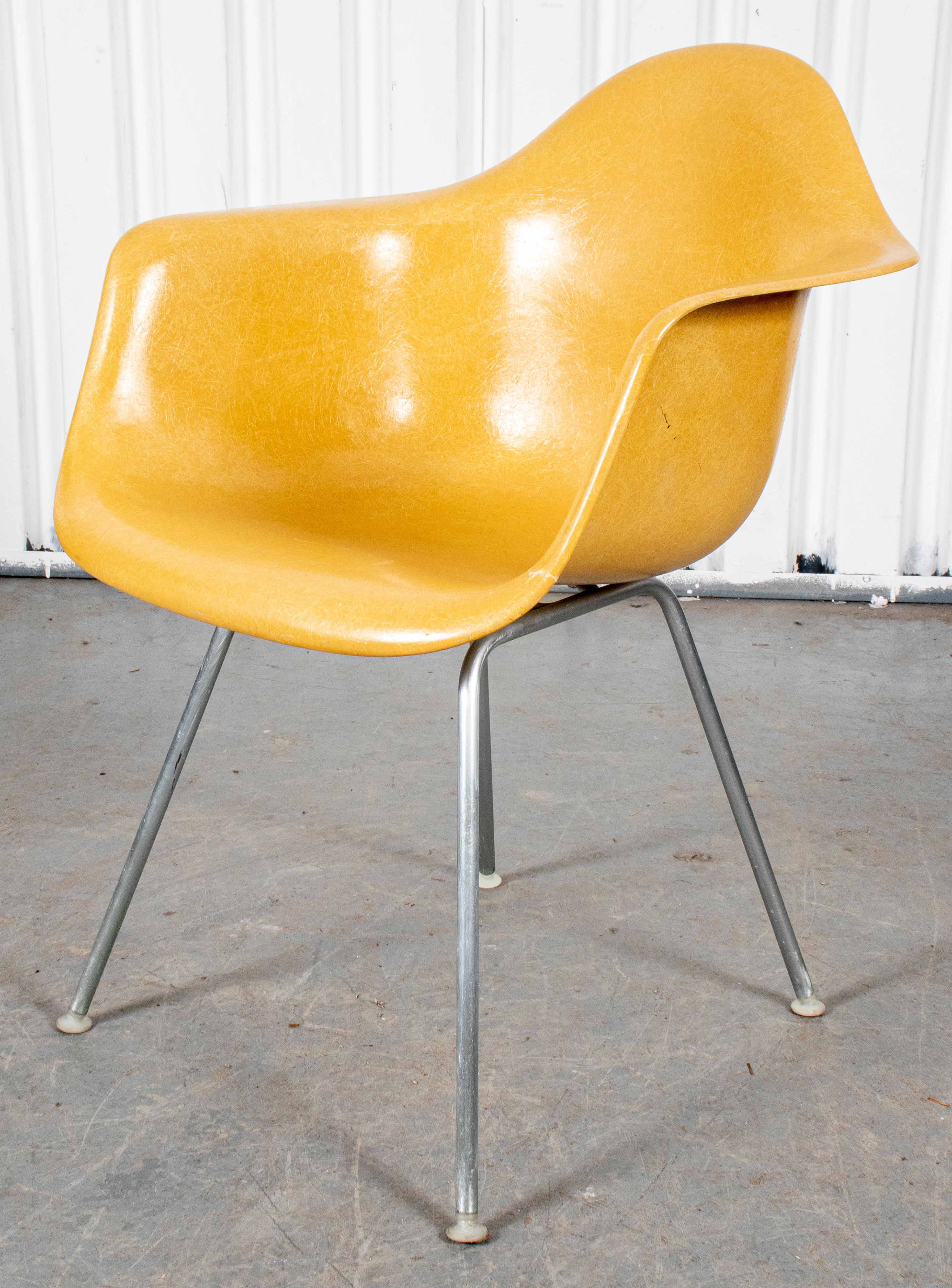 Molded Eames Herman Miller Mid-Century Shell Chair For Sale