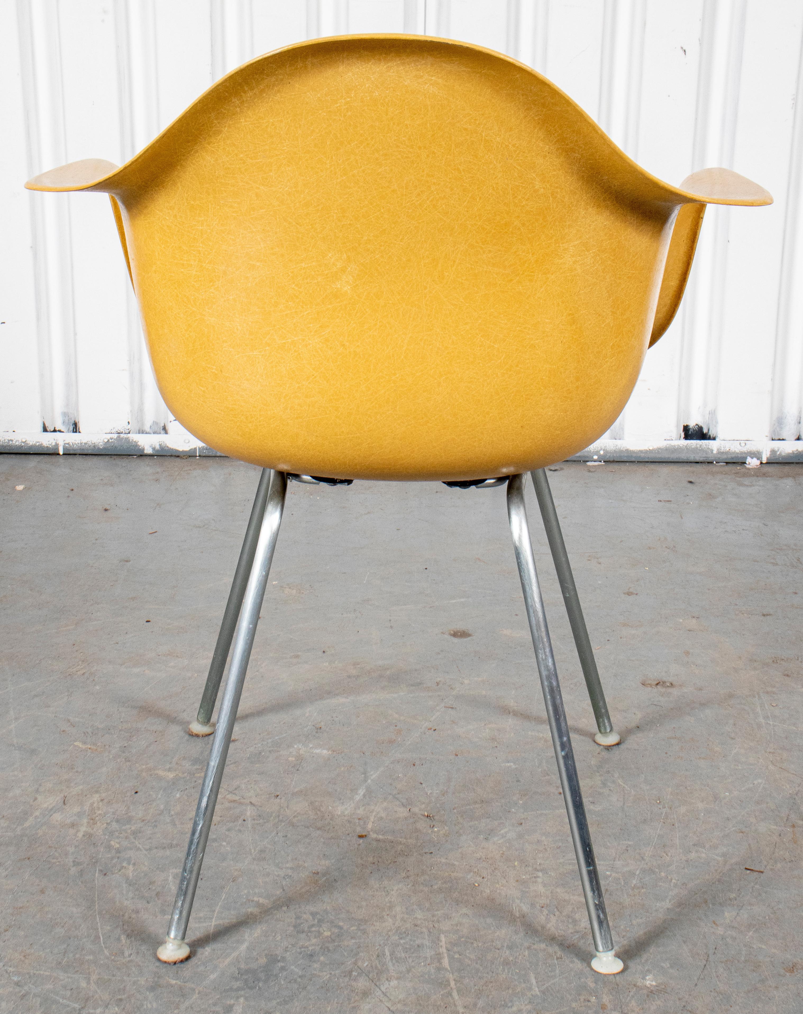 20th Century Eames Herman Miller Mid-Century Shell Chair For Sale
