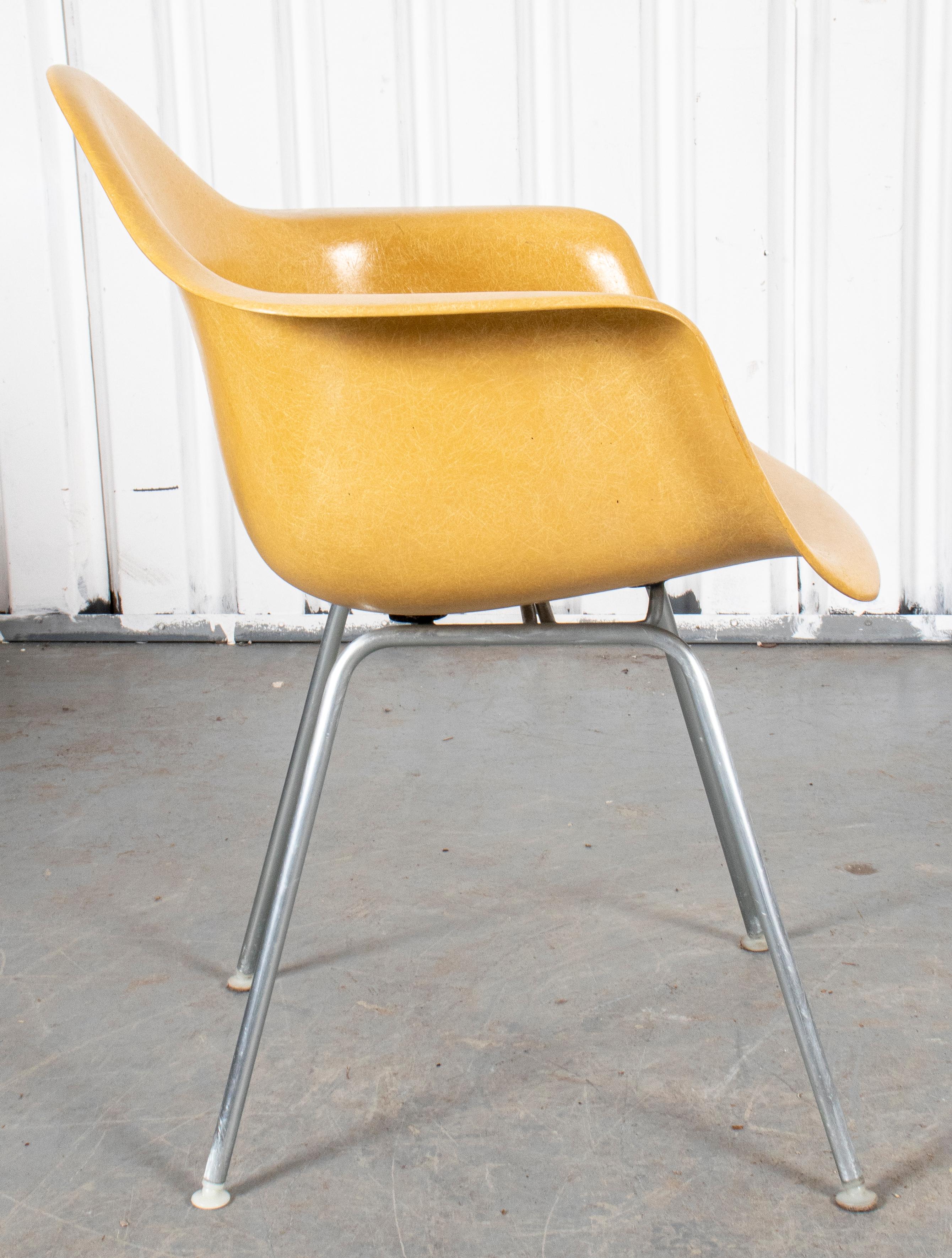 Fiberglass Eames Herman Miller Mid-Century Shell Chair For Sale