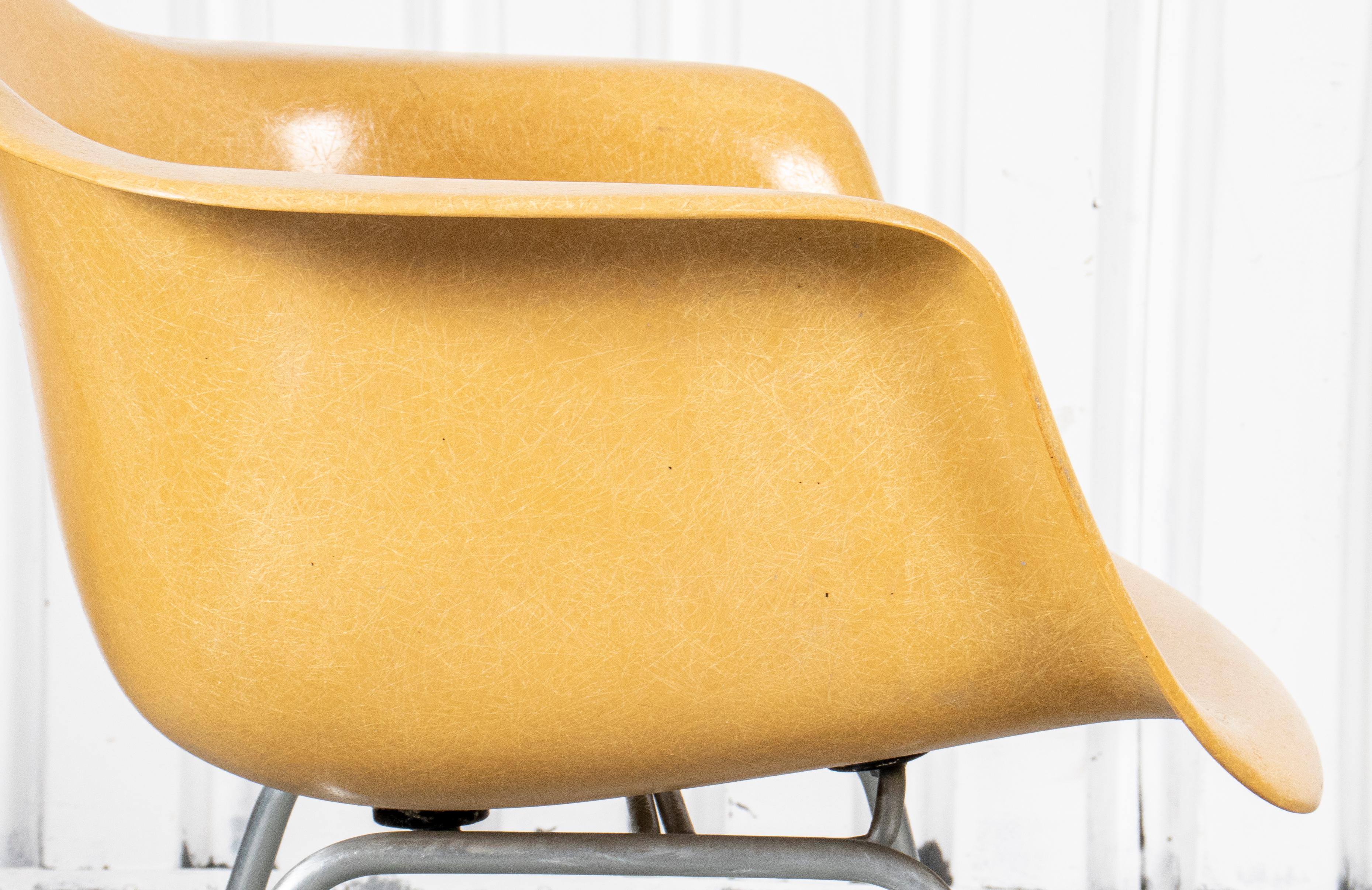 Eames Herman Miller Mid-Century Shell Chair For Sale 1