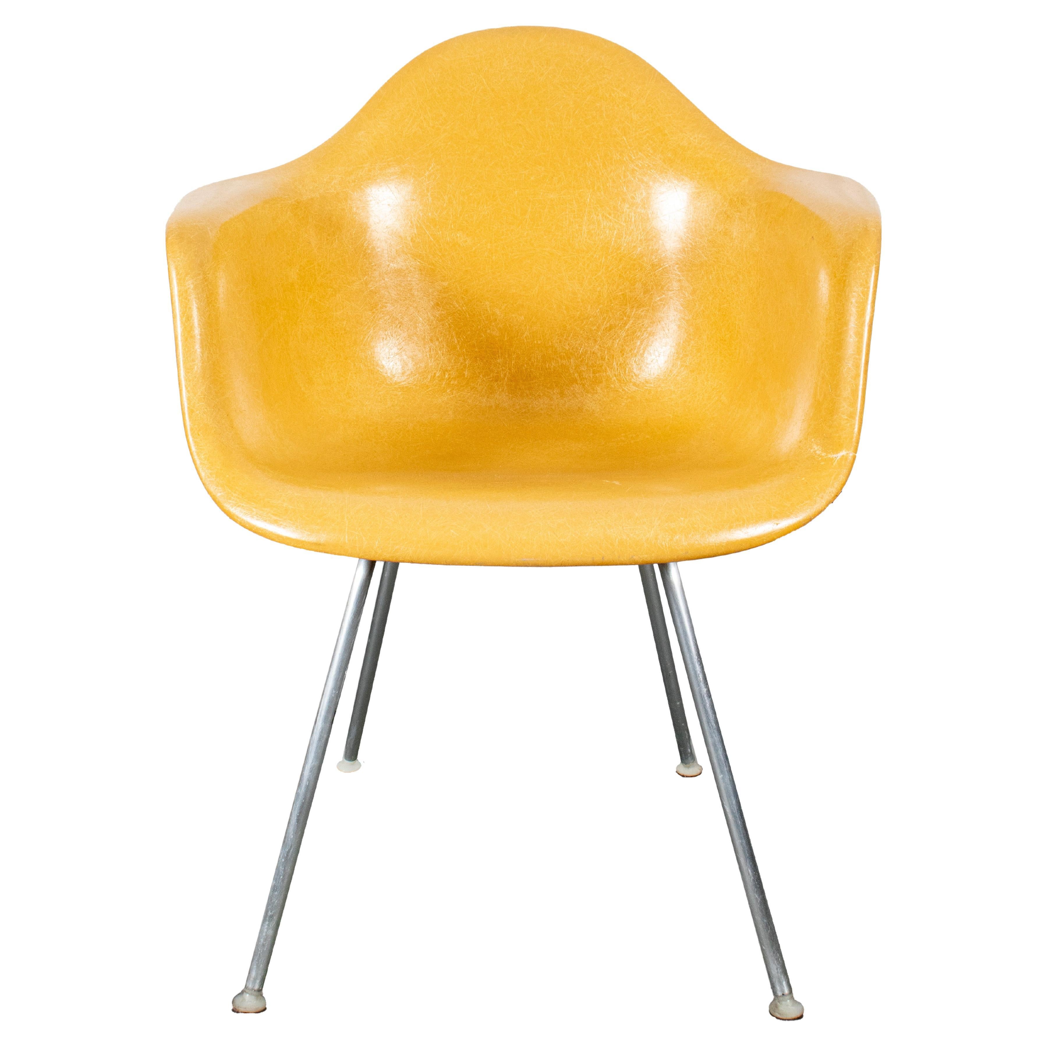 Chaise à coquillage Eames Herman Miller du milieu du siècle dernier