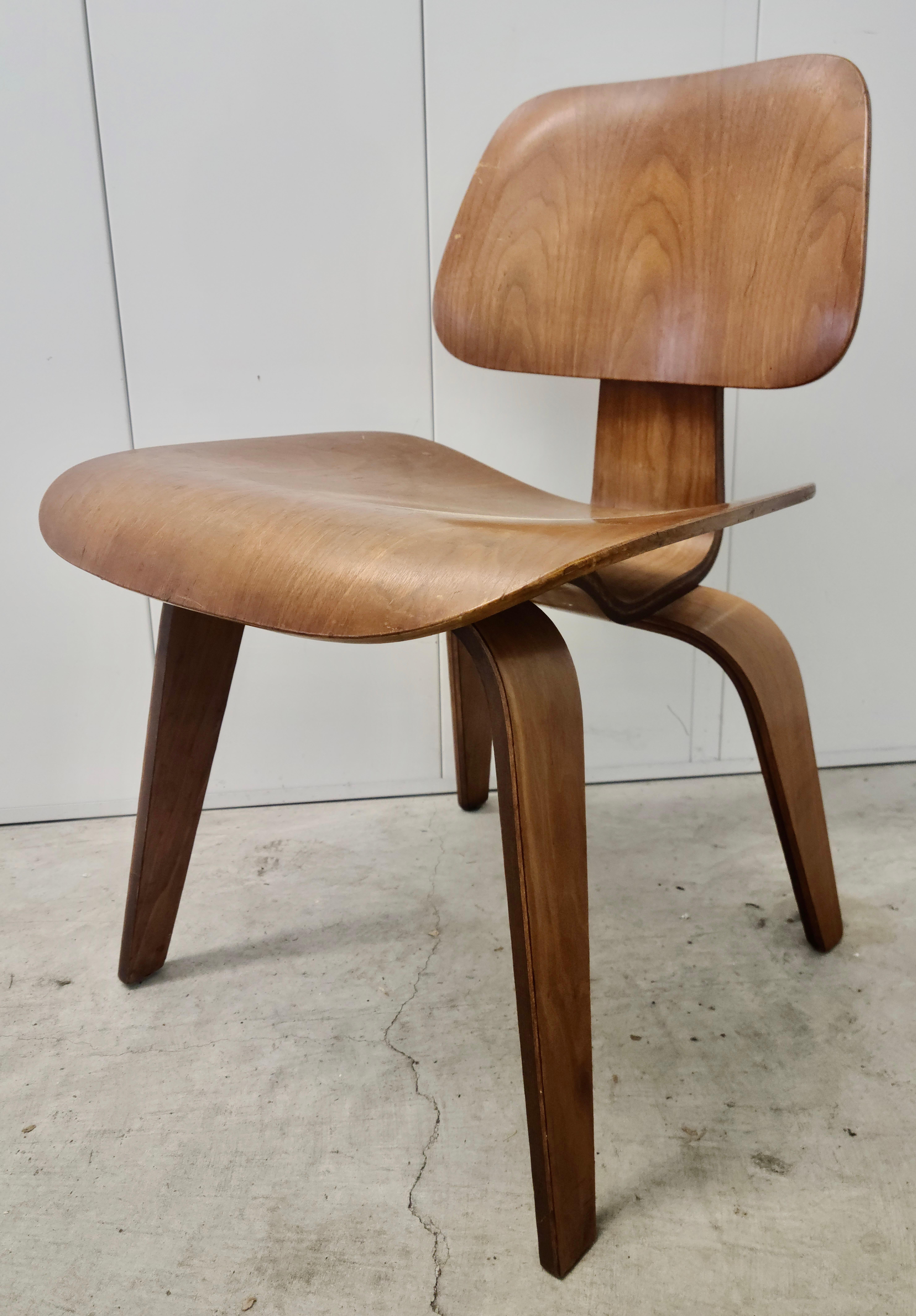 Eames Herman Miller Molded Plywood Walnut DCW Dining Chair Wood For Sale 4