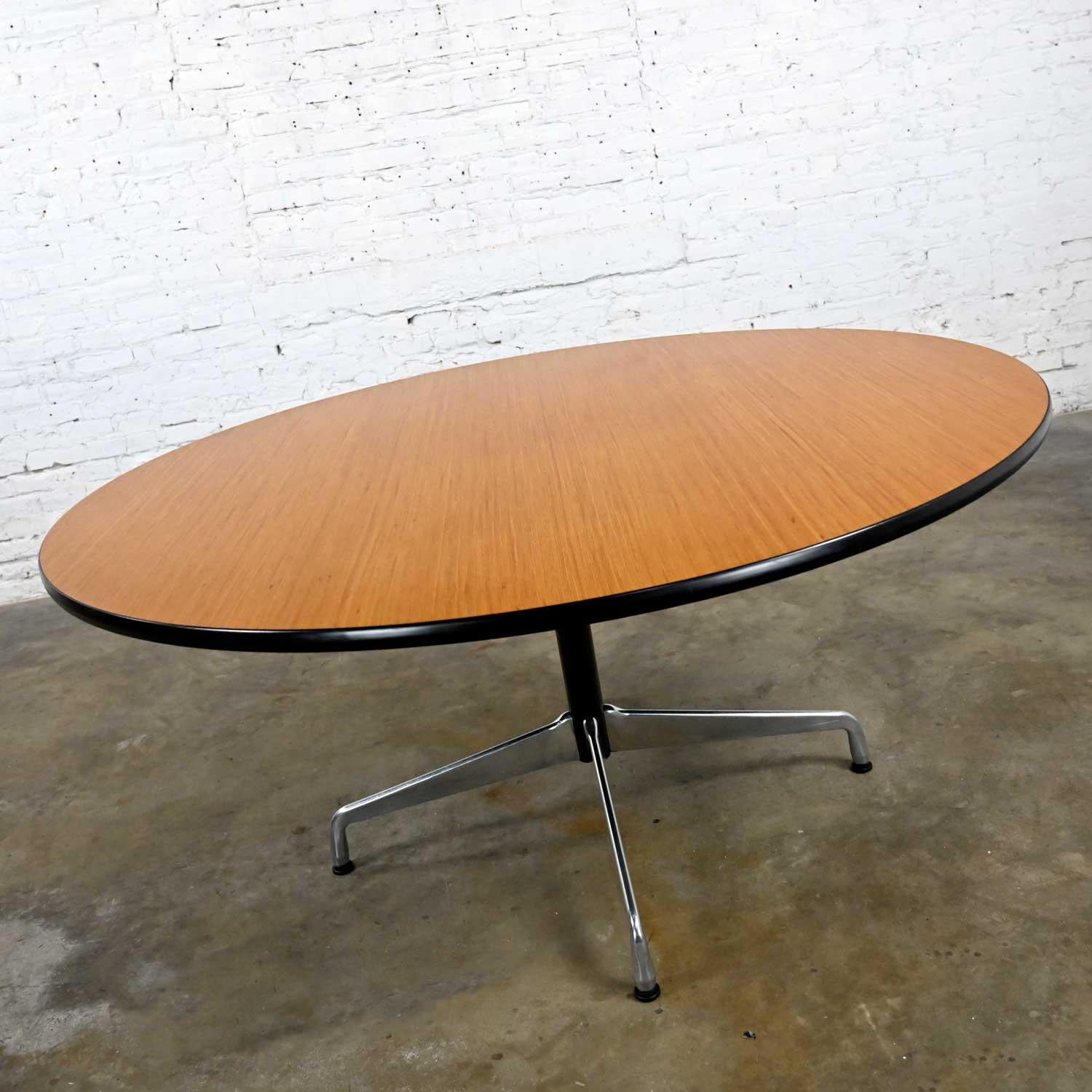 Eames Herman Miller Natural Oak Round Top Table Black & Alum Universal Base 4