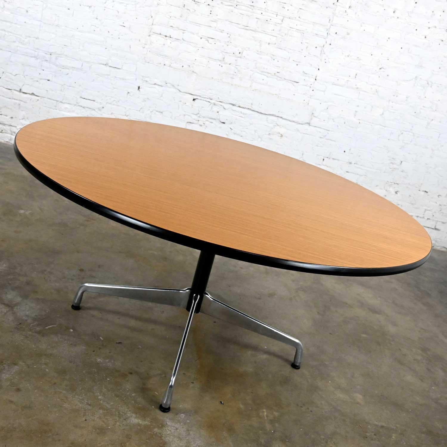 Eames Herman Miller Natural Oak Round Top Table Black & Alum Universal Base 5