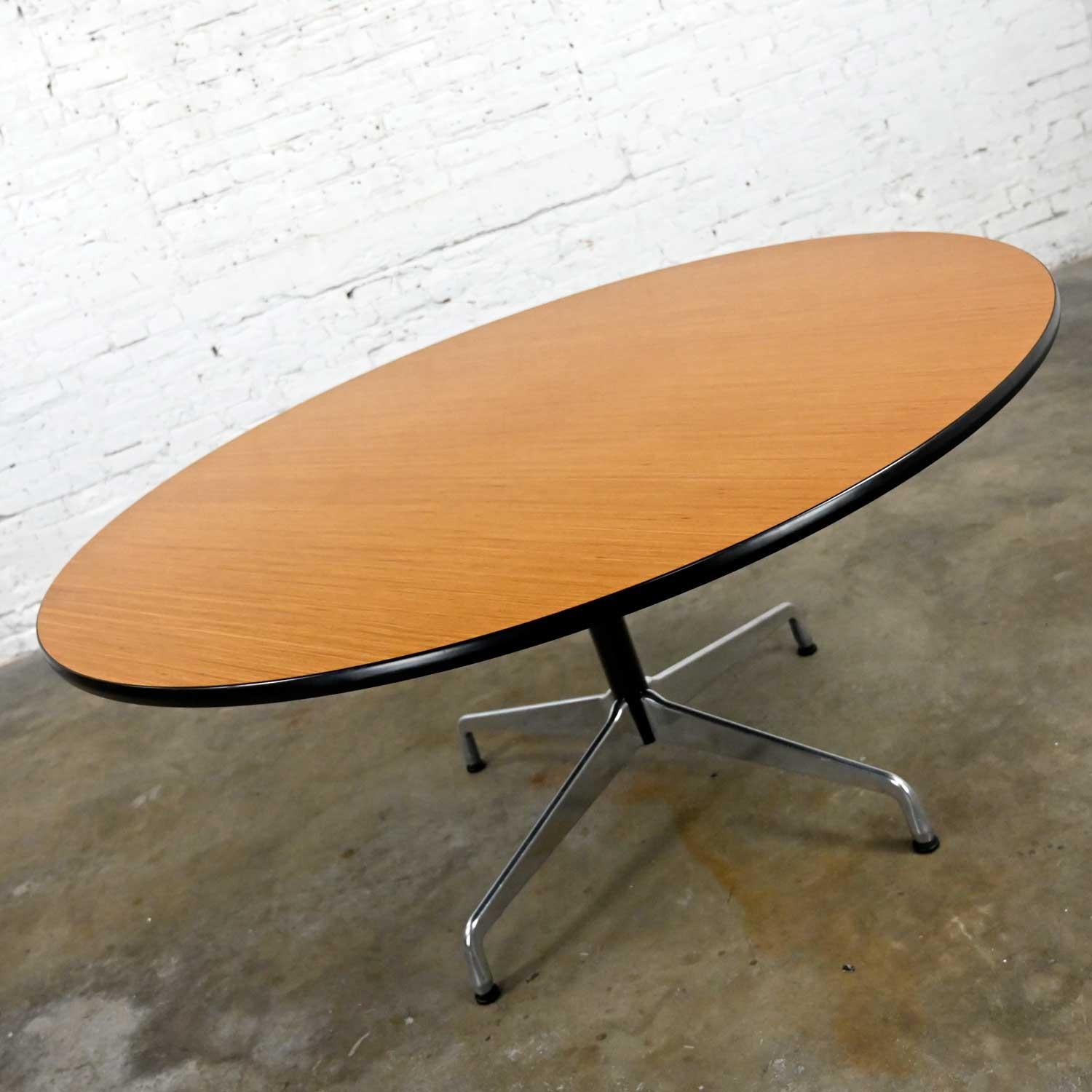Eames Herman Miller Natural Oak Round Top Table Black & Alum Universal Base 6