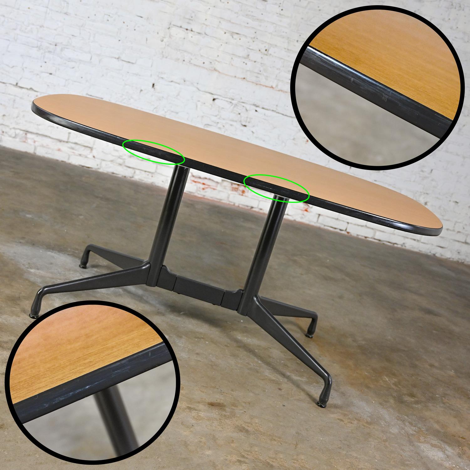 Eames Herman Miller Oval Conference Dining Table Universal Segmented Laminate #2 In Good Condition For Sale In Topeka, KS
