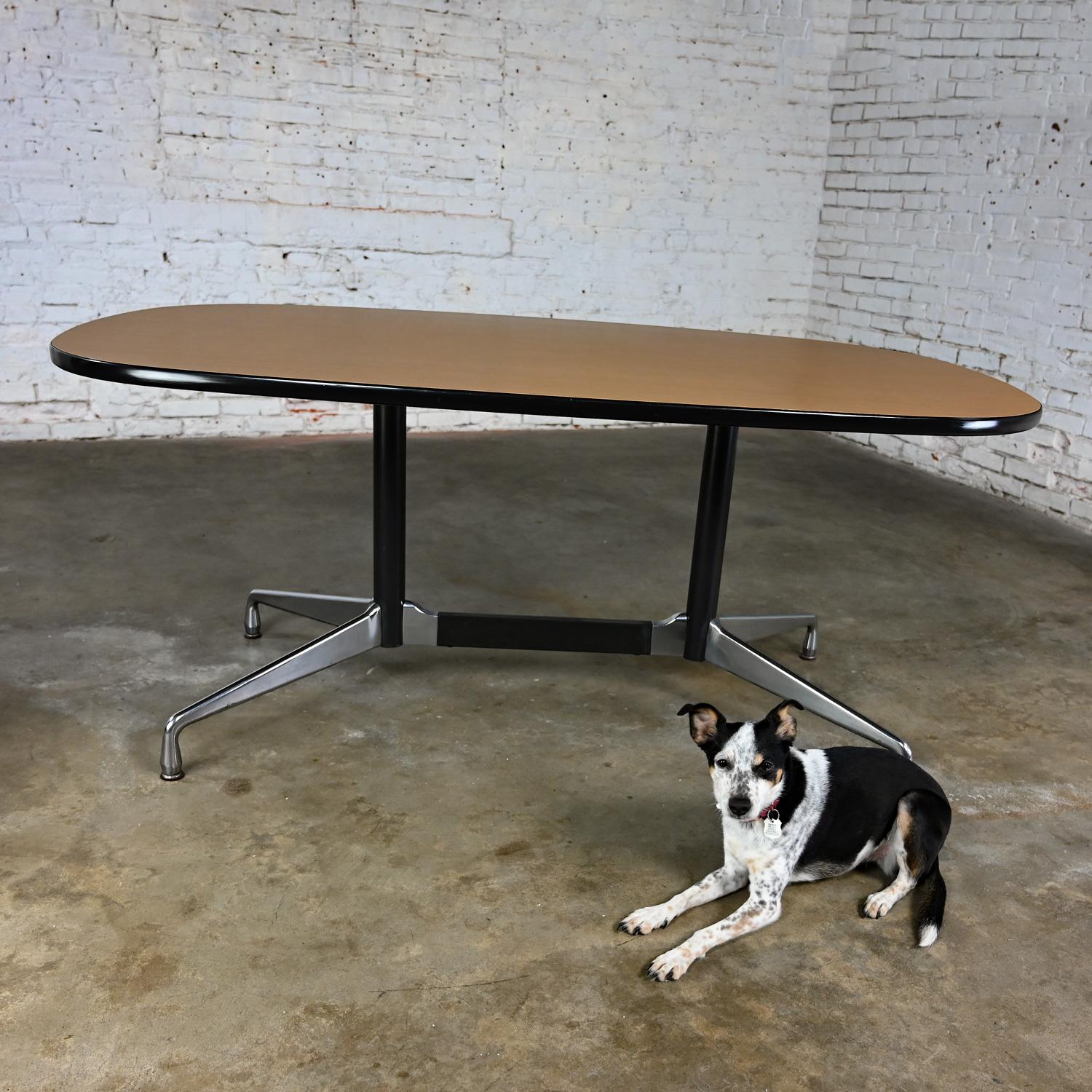 Mid-Century Modern Eames Herman Miller Oval Conference Dining Table Universal Segmented Laminate 