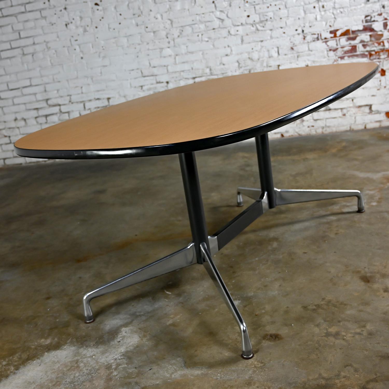 American Eames Herman Miller Oval Conference Dining Table Universal Segmented Laminate 
