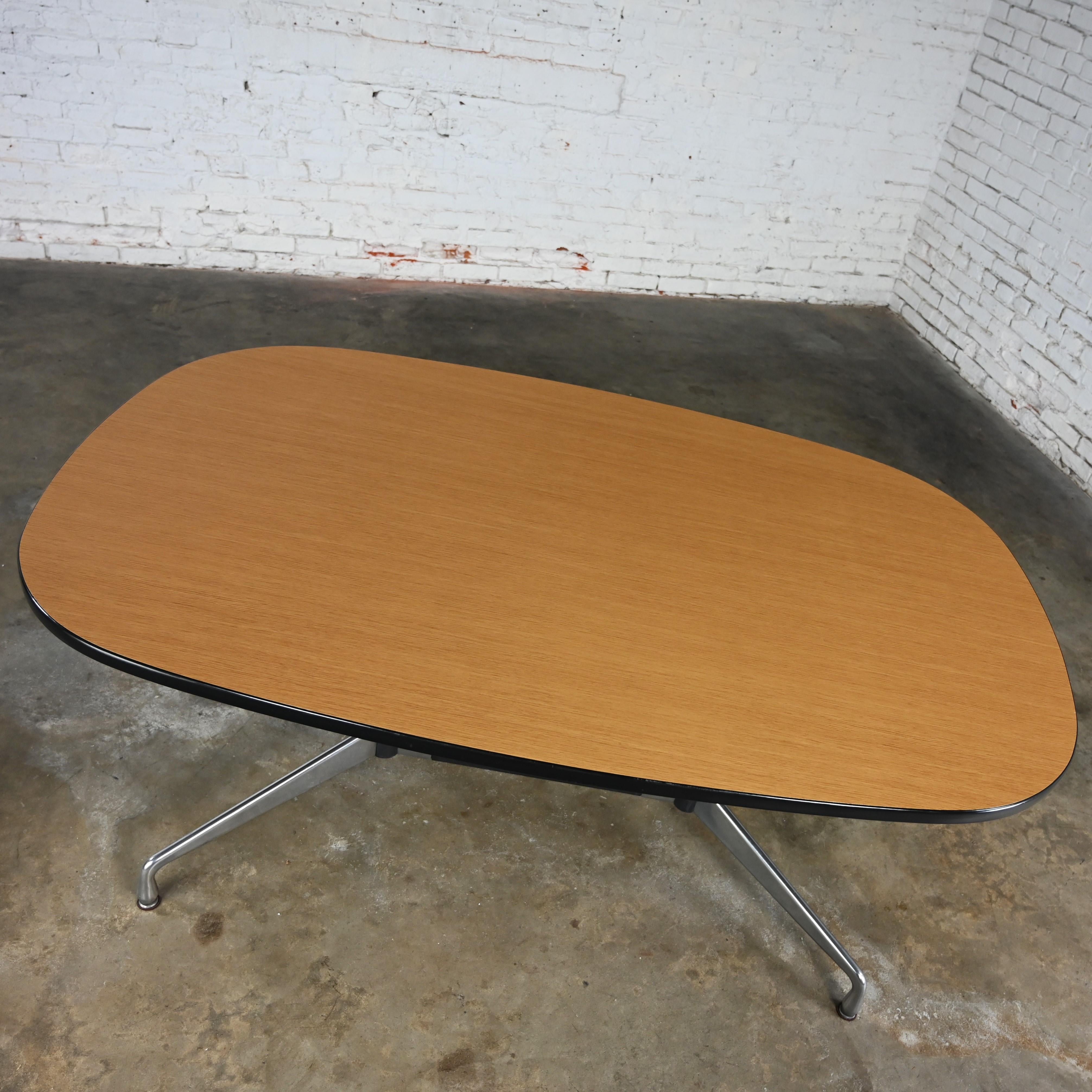 Aluminum Eames Herman Miller Oval Conference Dining Table Universal Segmented Laminate 