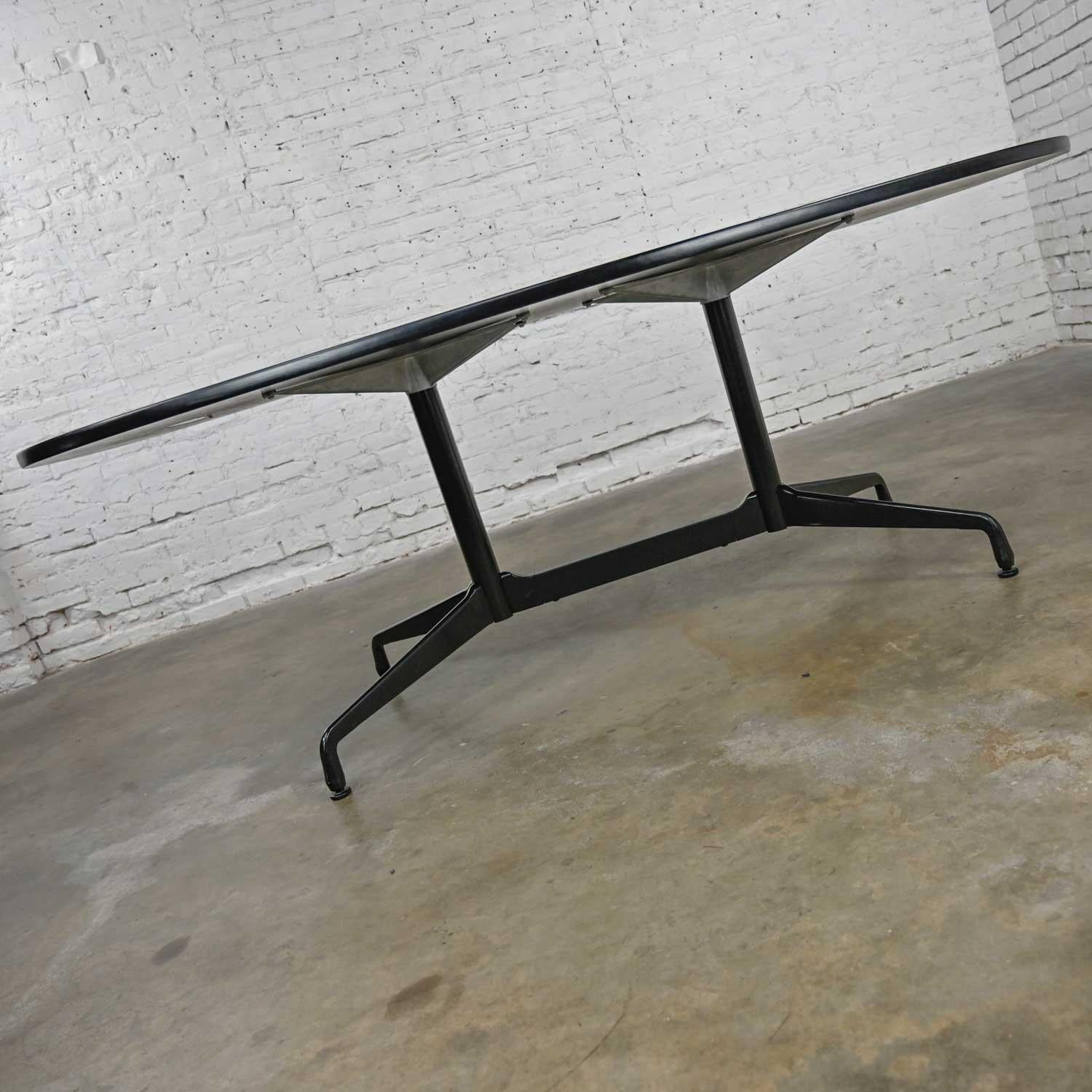 20th Century Eames Herman Miller Oval Conference or Dining Table Universal Segmented Base
