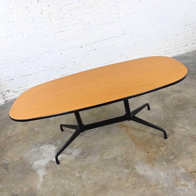 Fabulous Eames for Herman Miller racetrack oval conference or dining table with universal segmented base and natural oak wood veneer top with black vinyl edge banding. Beautiful condition, keeping in mind that this is vintage and not new so will