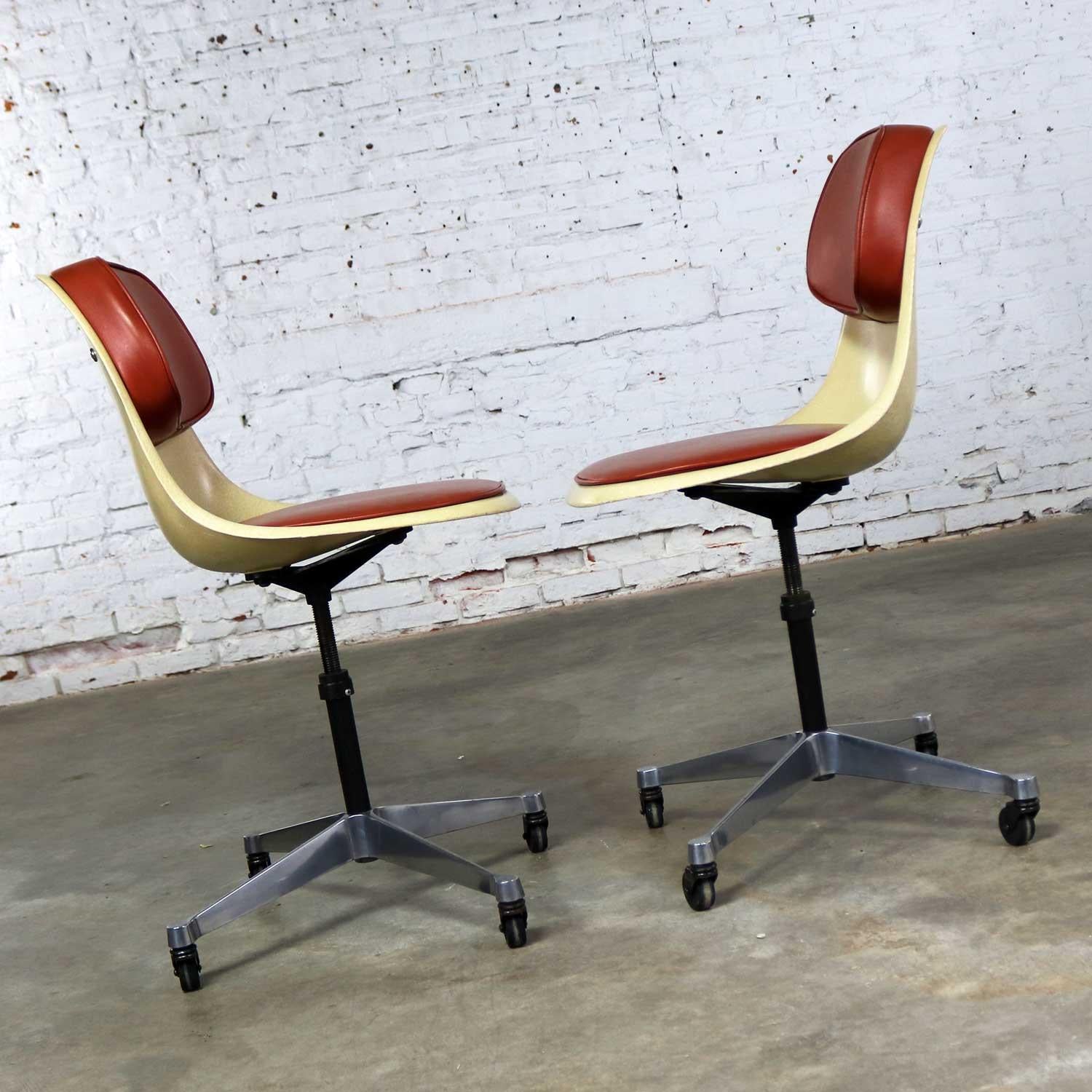 Eames Herman Miller PSCC-A-4 Pivoting Task Shell Chair Pair Contract Base Castor 5