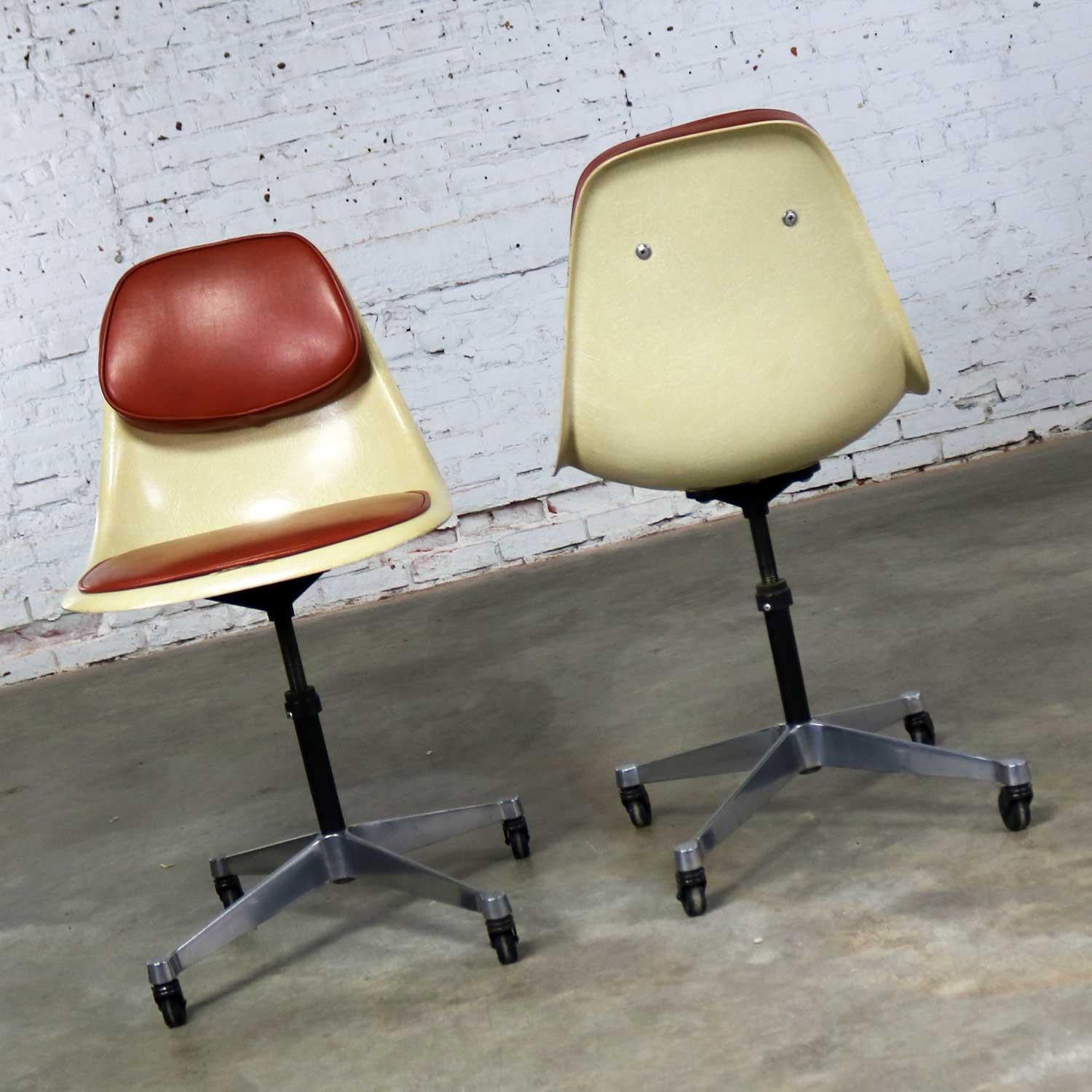 Eames Herman Miller PSCC-A-4 Pivoting Task Shell Chair Pair Contract Base Castor 6