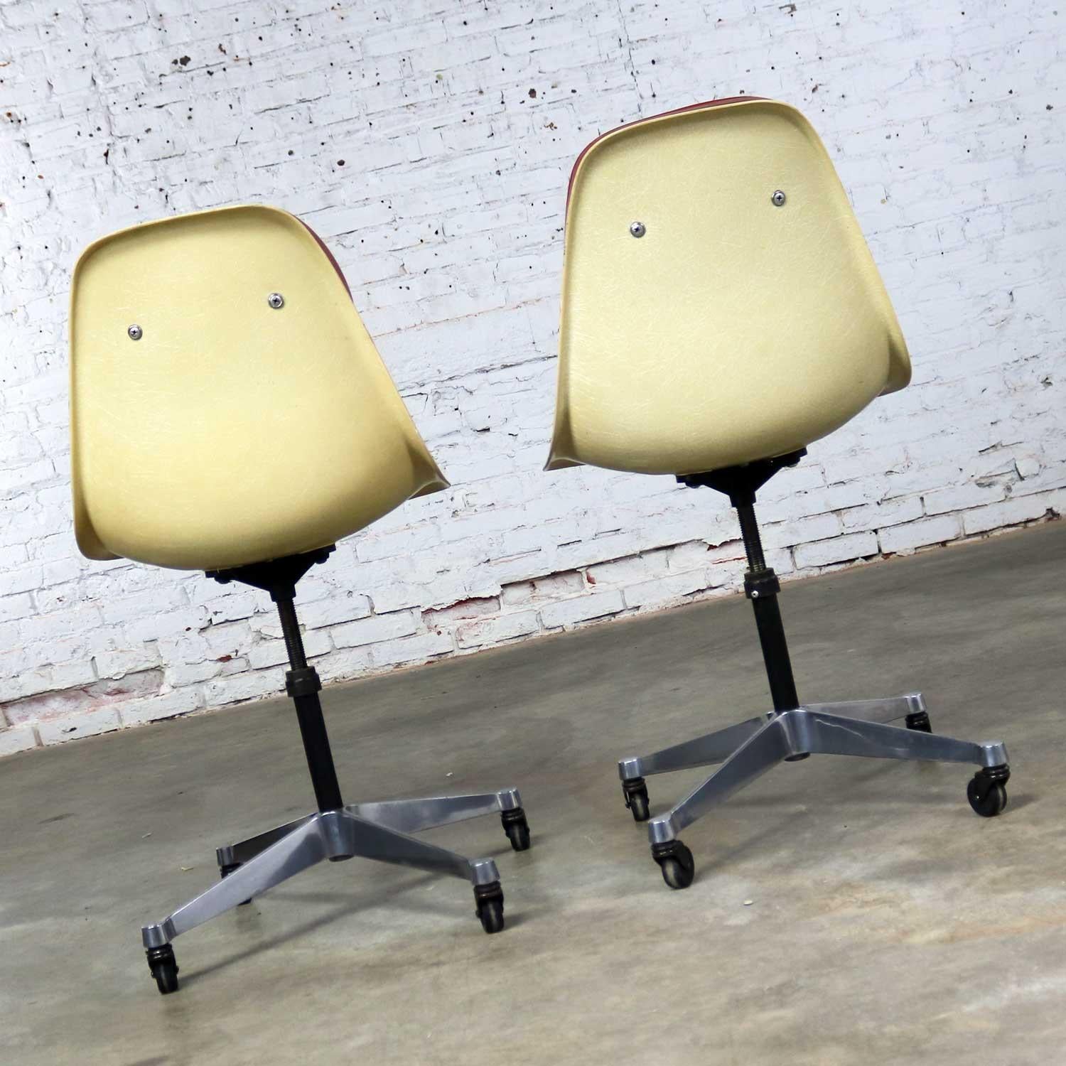 Aluminum Eames Herman Miller PSCC-A-4 Pivoting Task Shell Chair Pair Contract Base Castor
