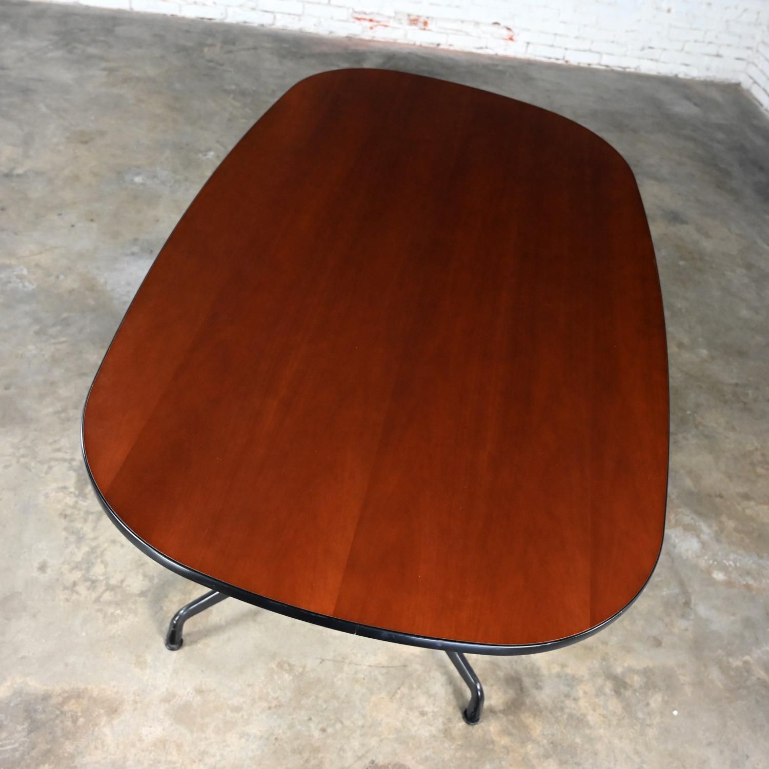 Eames Herman Miller Oval Conference Dining Table Universal Segmented Cherry   For Sale 3