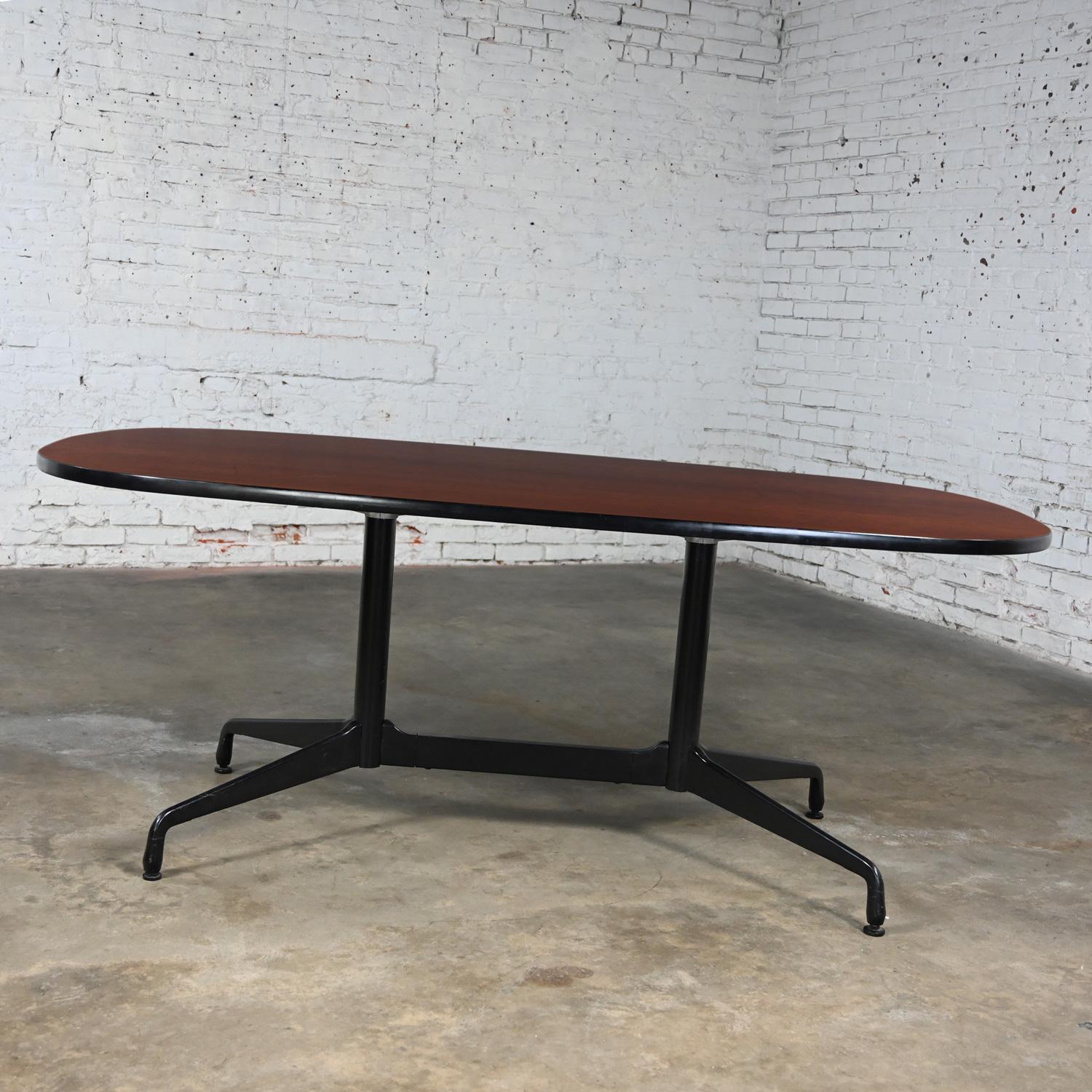 Mid-Century Modern Eames Herman Miller Oval Conference Dining Table Universal Segmented Cherry   For Sale