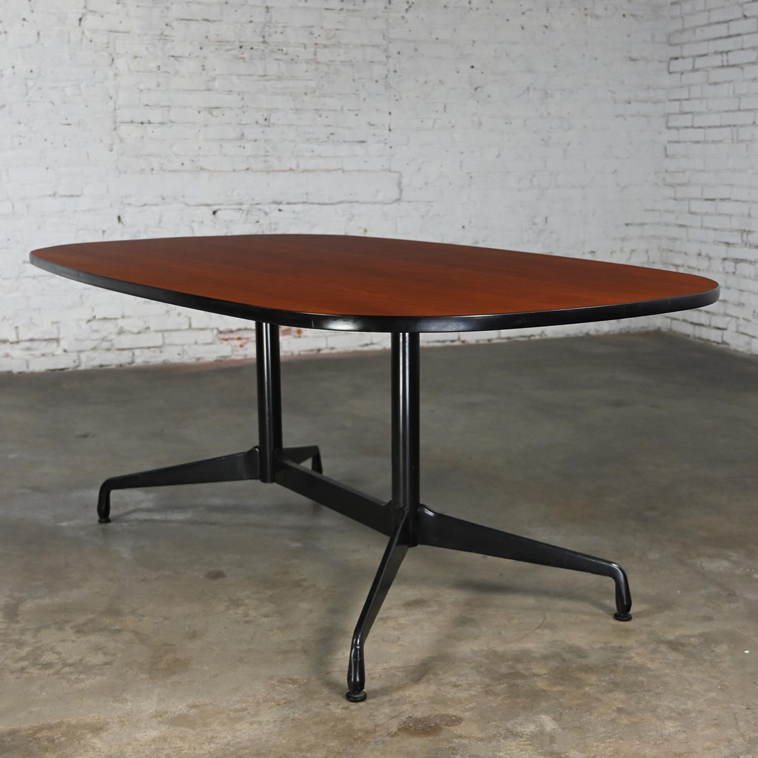 American Eames Herman Miller Oval Conference Dining Table Universal Segmented Cherry   For Sale