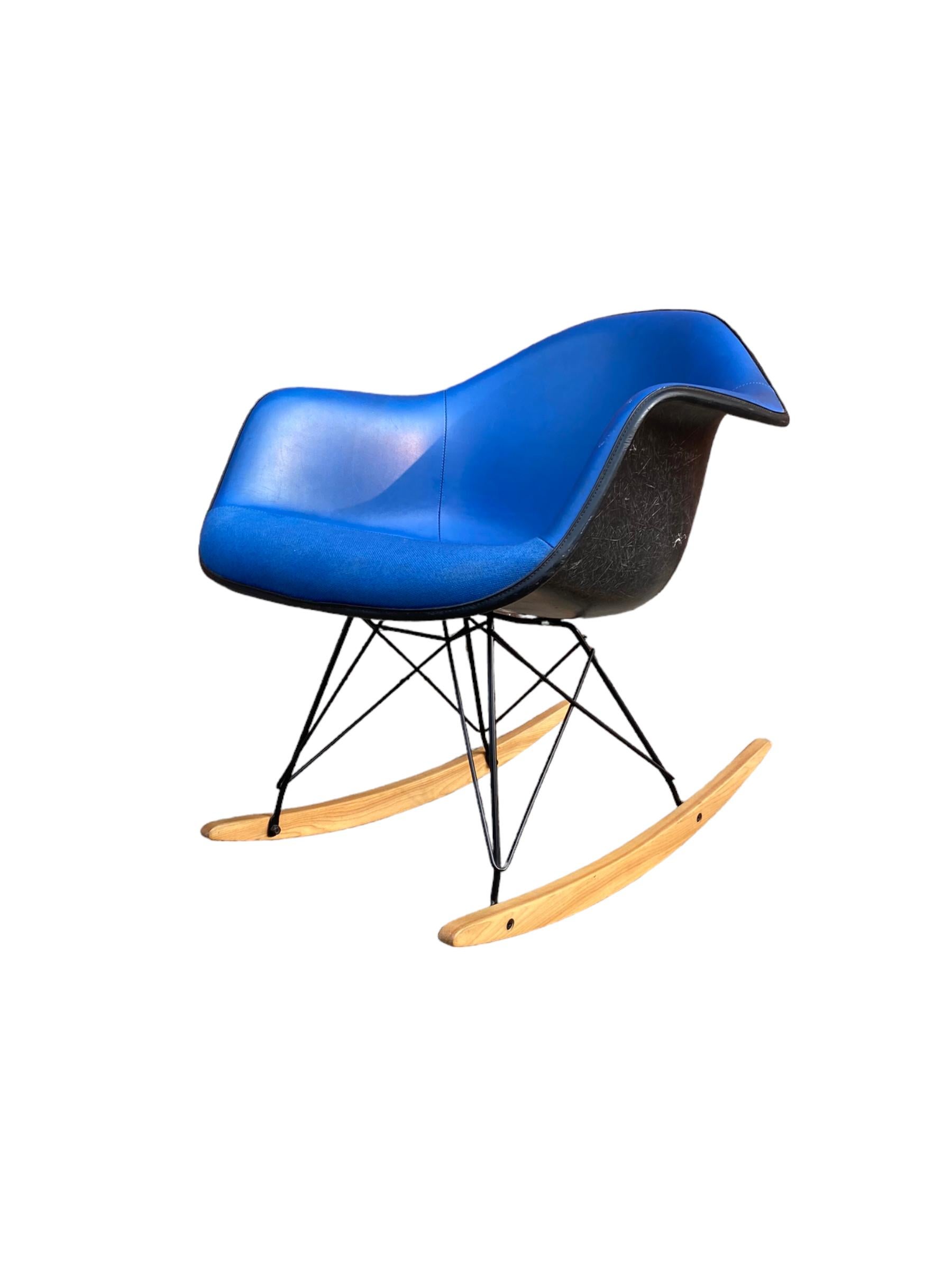 Eames Herman Miller Rocking Chair Rar Blue Upholstery and Black Fiberglass Shell For Sale at 1stDibs