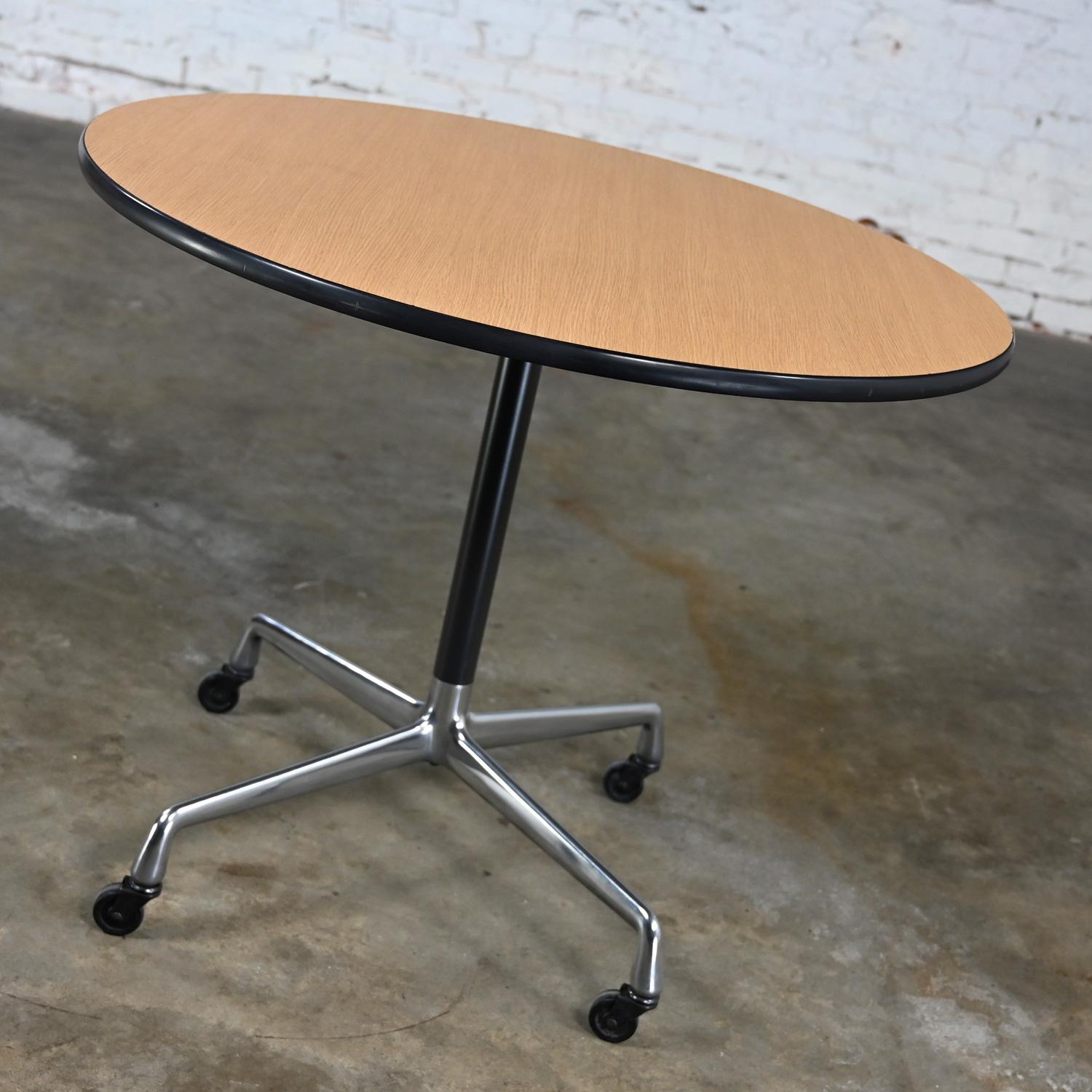Eames Herman Miller Round Table Universal Base Casters & 36” Blonde Laminate Top For Sale 3