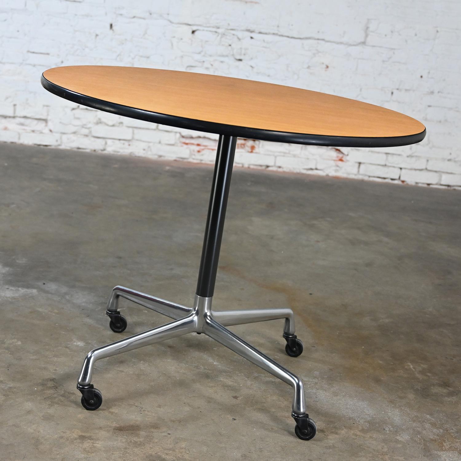 Eames Herman Miller Round Table Universal Base Casters & 36” Blonde Laminate Top For Sale 12
