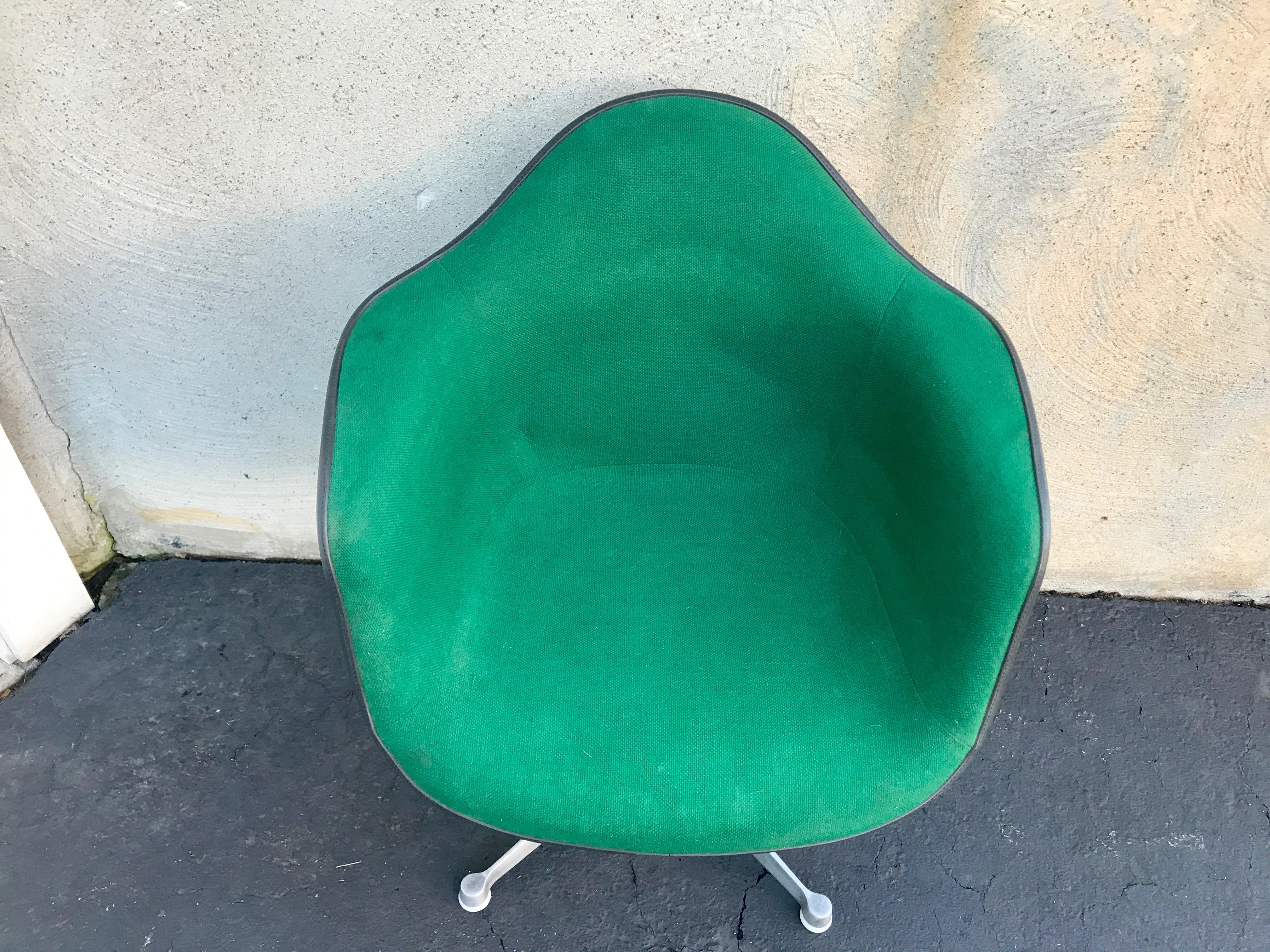 American Eames Herman Miller Shell Chair with Rare Green Fabric and Swivel Base For Sale