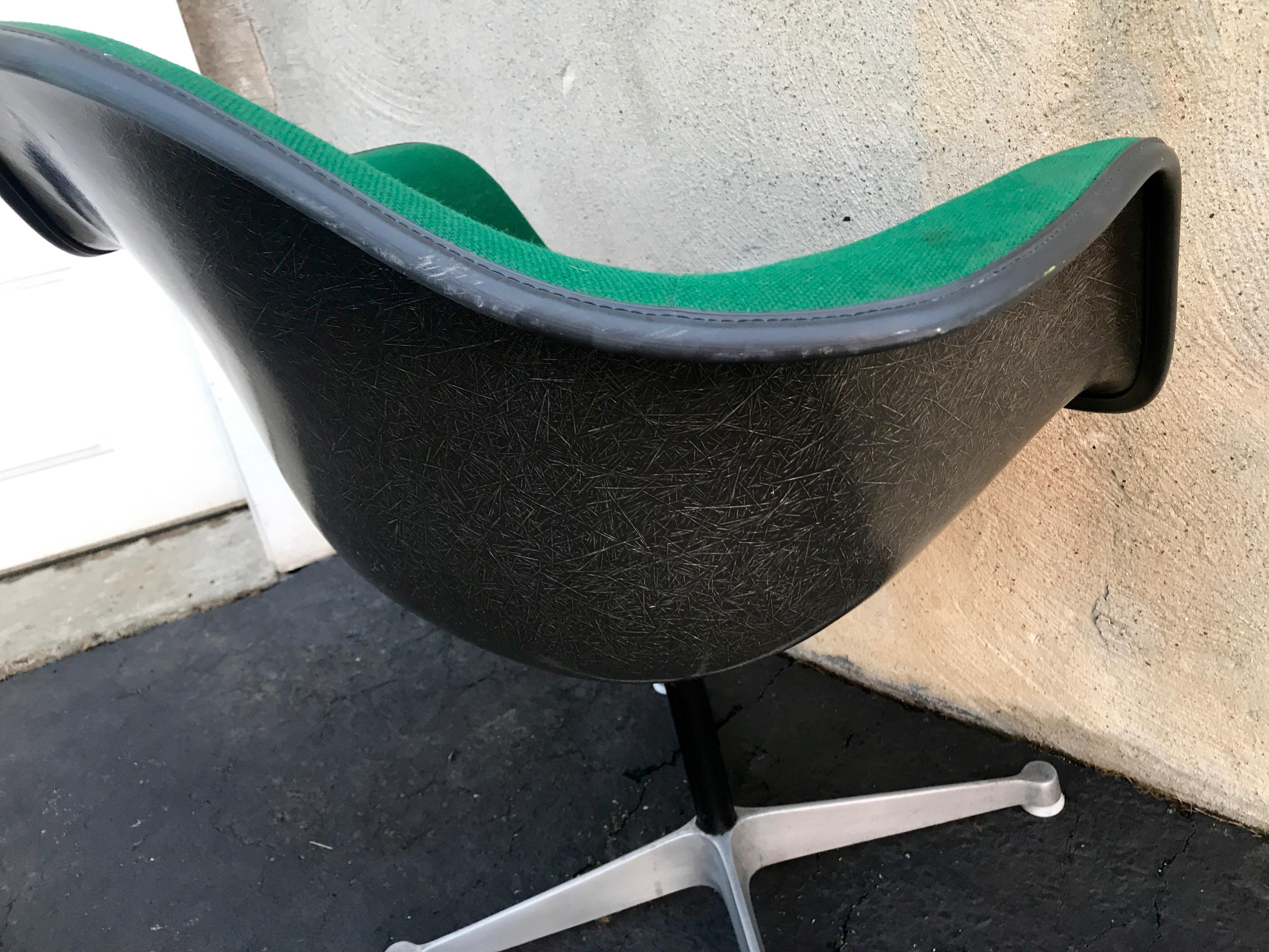 Eames Herman Miller Shell Chair with Rare Green Fabric and Swivel Base In Good Condition For Sale In Billerica, MA