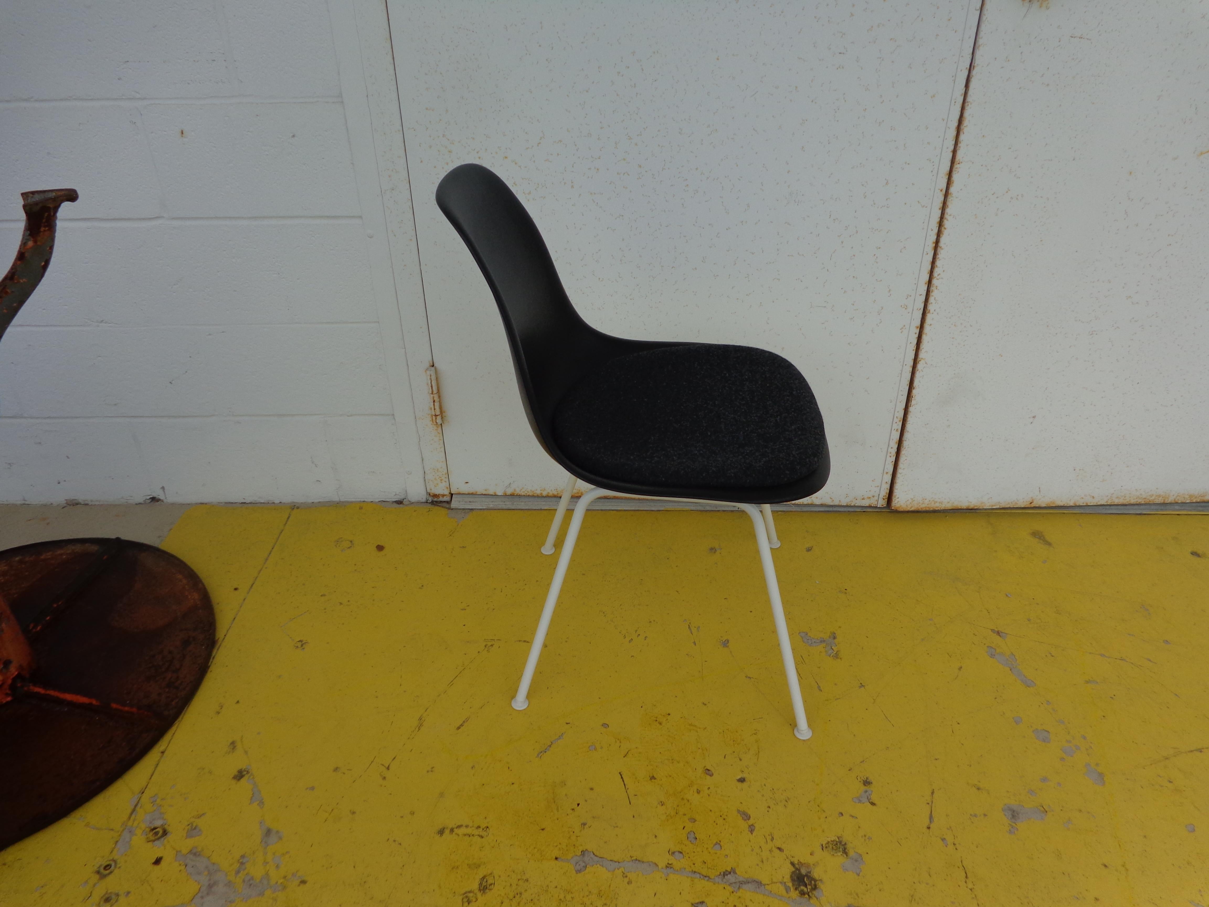 Mid-Century Modern Chaises coquillage Eames Herman Miller multiples en vente