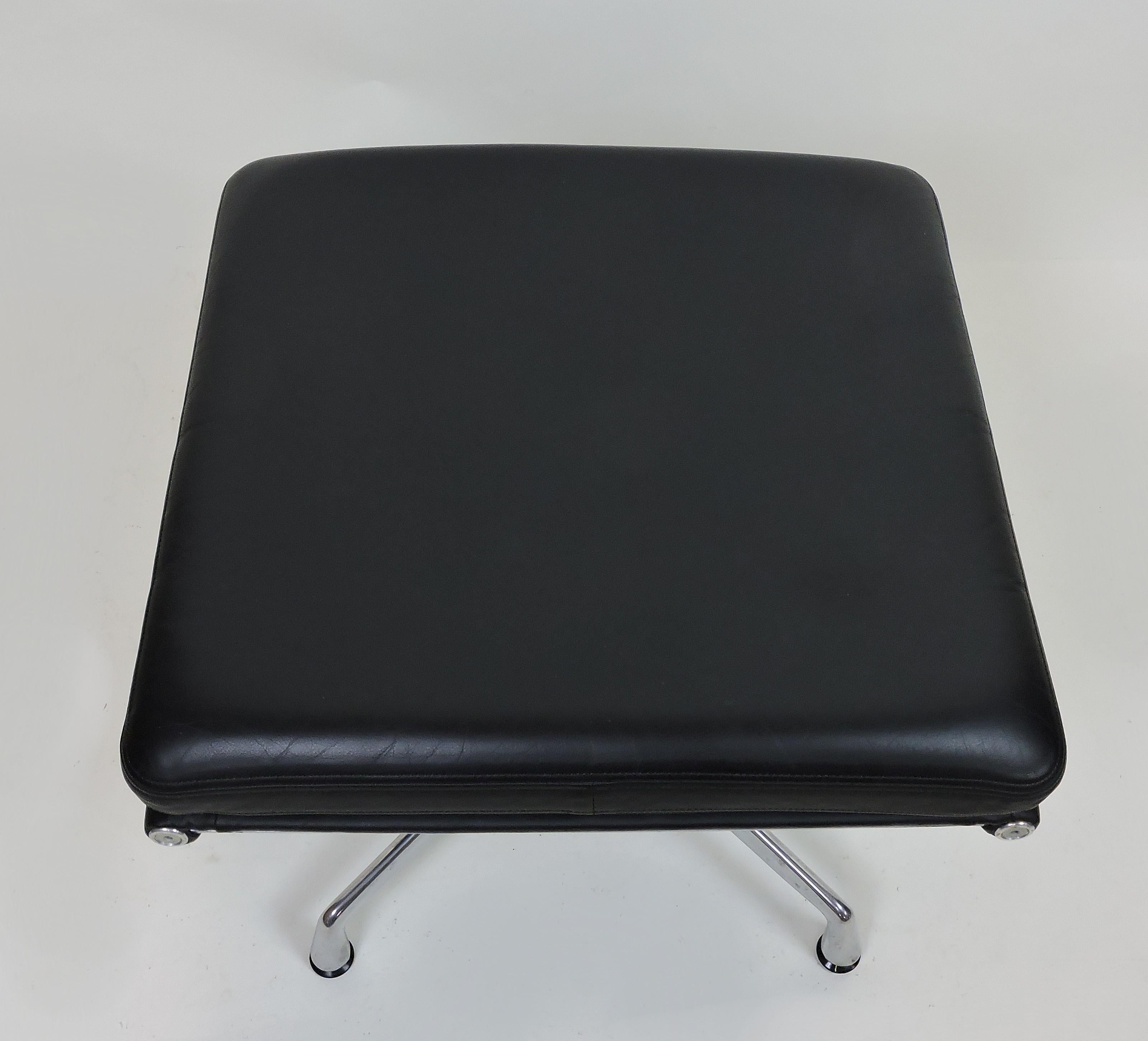 Eames Herman Miller Soft Pad Aluminum Group Leather Foot Stool Ottoman In Good Condition In Chesterfield, NJ