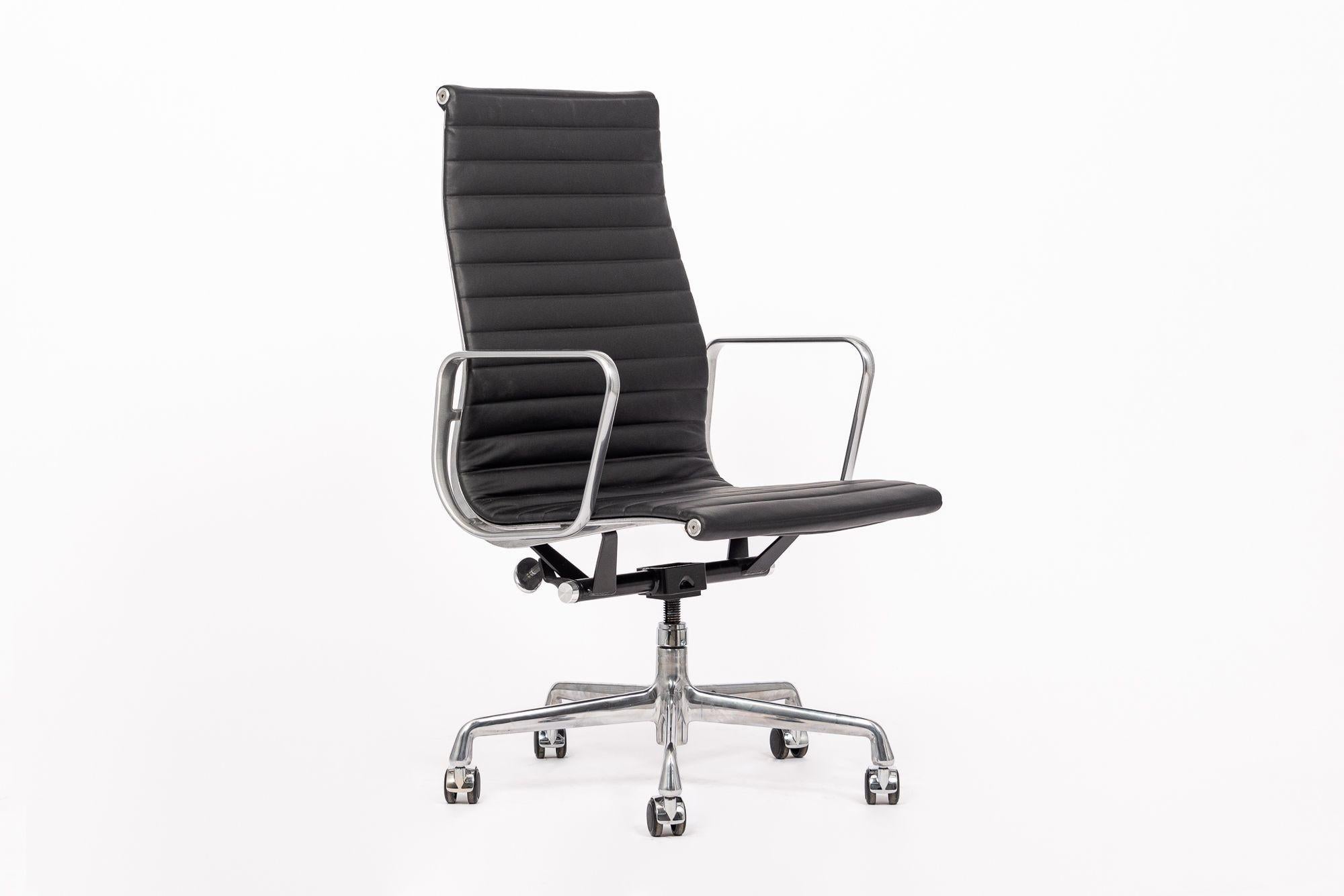 Mid-Century Modern Eames Herman Miller Tall Black Leather Desk Chair Executive Thin Pad For Sale