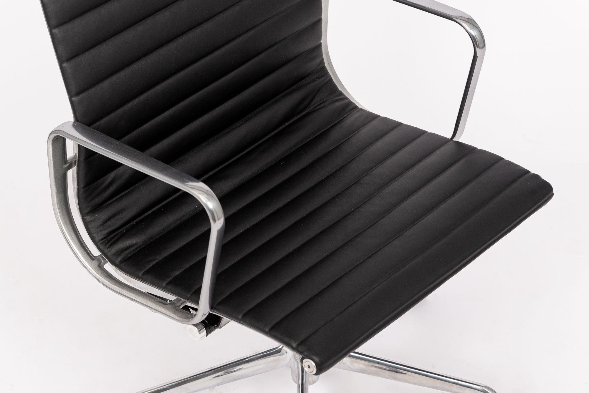 Eames Herman Miller Tall Black Leather Desk Chair Executive Thin Pad For Sale 2