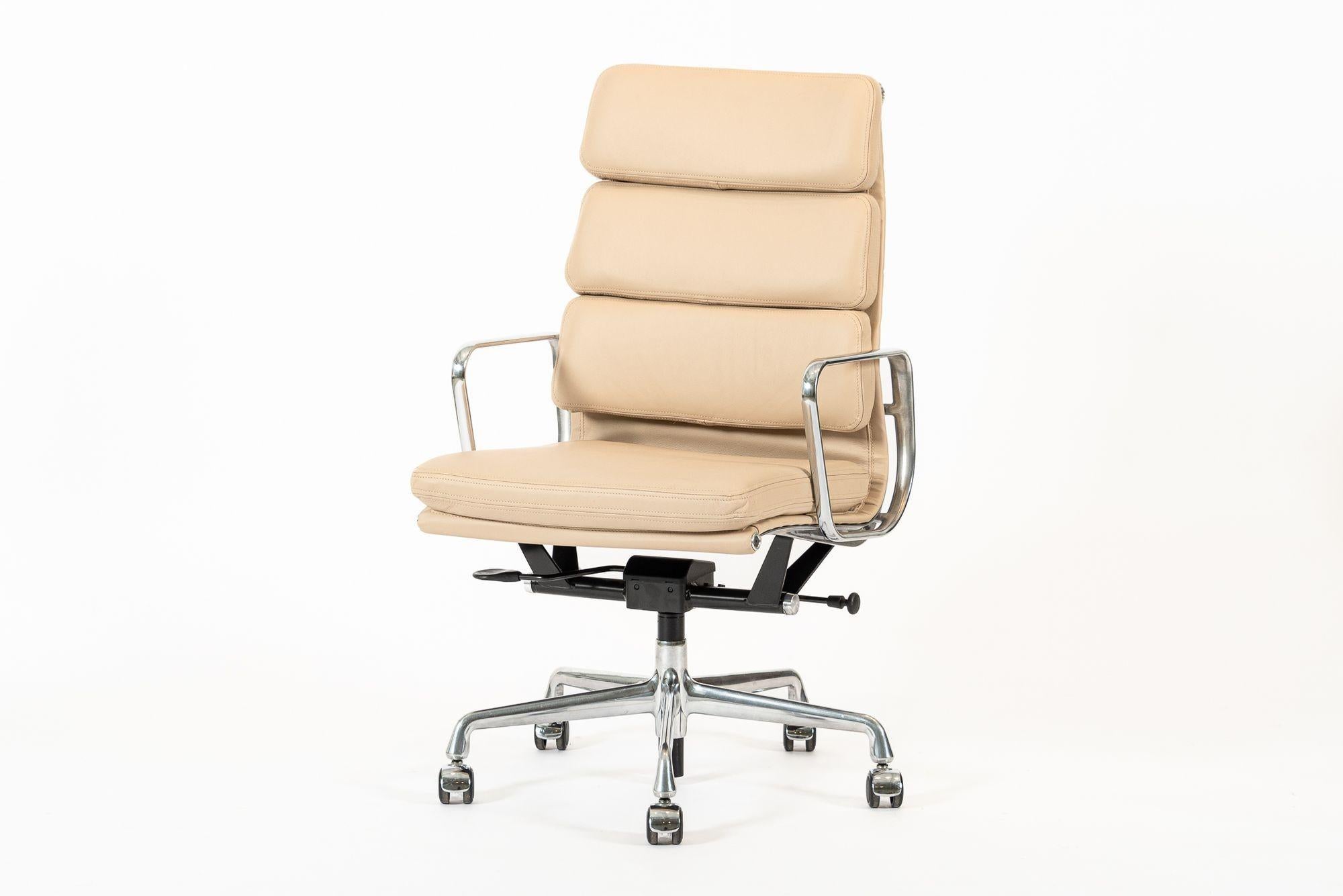 Mid-Century Modern Eames Herman Miller Tall Cream Leather Office Chair Aluminum Group