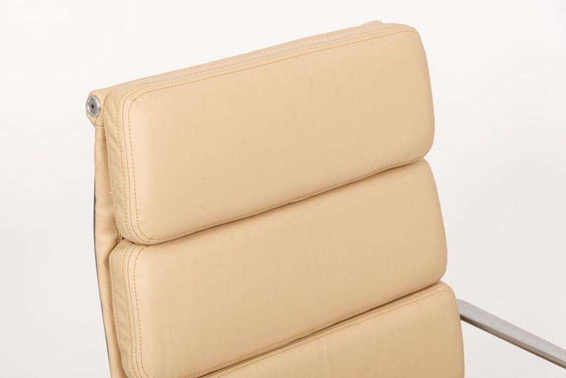 Eames Herman Miller Silla de oficina alta de cuero marrón Grupo Aluminio en venta 4