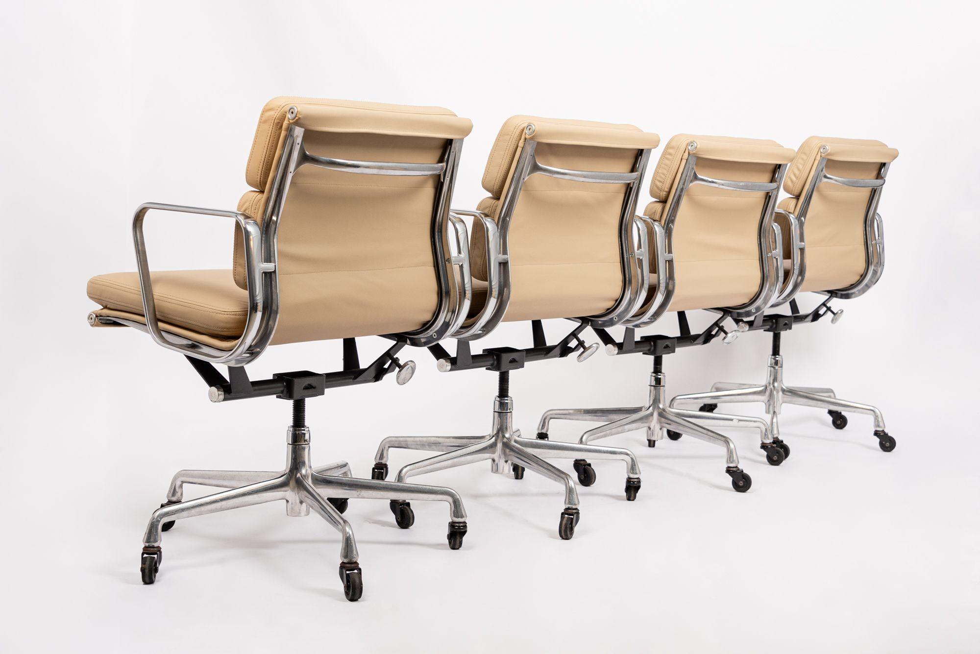 Eames Herman Miller Tan Leather Desk Chairs 2000s Set of 4 In Good Condition In Detroit, MI