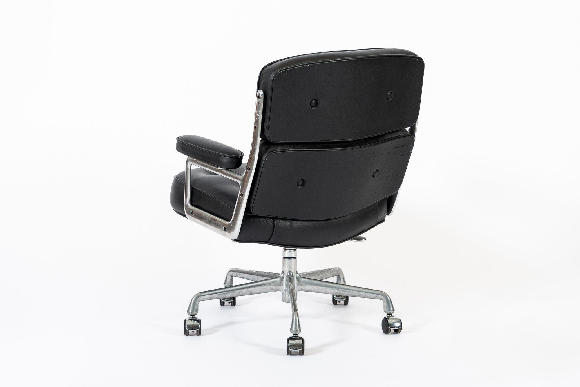 Sedia da ufficio in pelle nera Herman Miller A. Miller in vendita 1