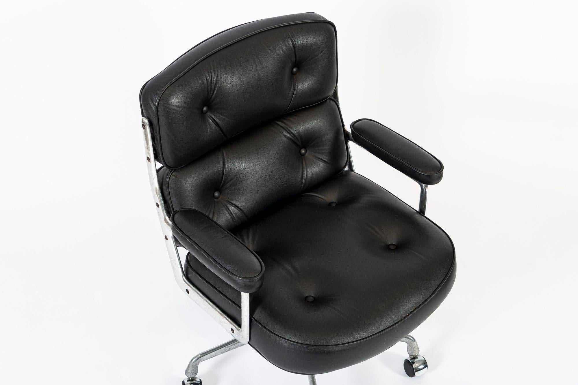 Sedia da ufficio in pelle nera Herman Miller A. Miller in vendita 2