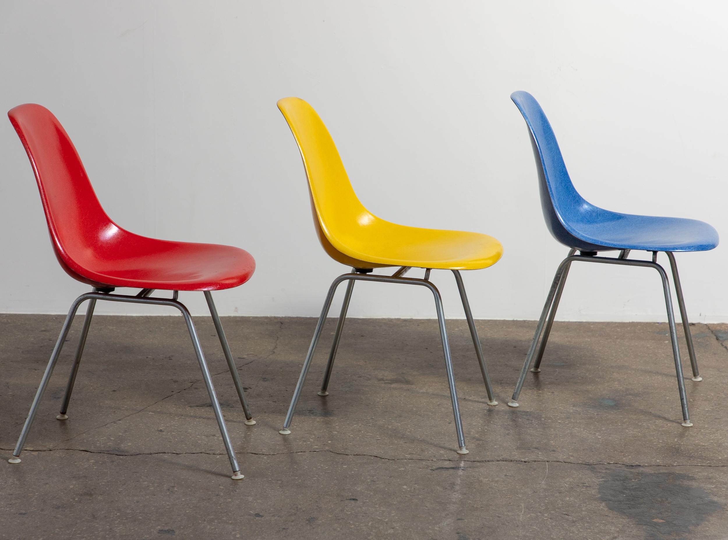 American Eames Herman Miller Vintage  Fiberglass Shell Chairs in Primary Colors Bauhaus For Sale