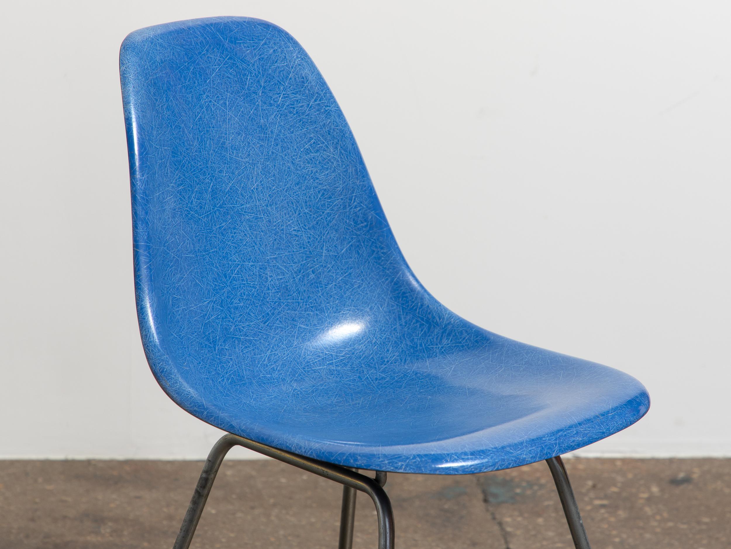 Eames Herman Miller Vintage  Fiberglass Shell Chairs in Primary Colors Bauhaus In Good Condition For Sale In Brooklyn, NY