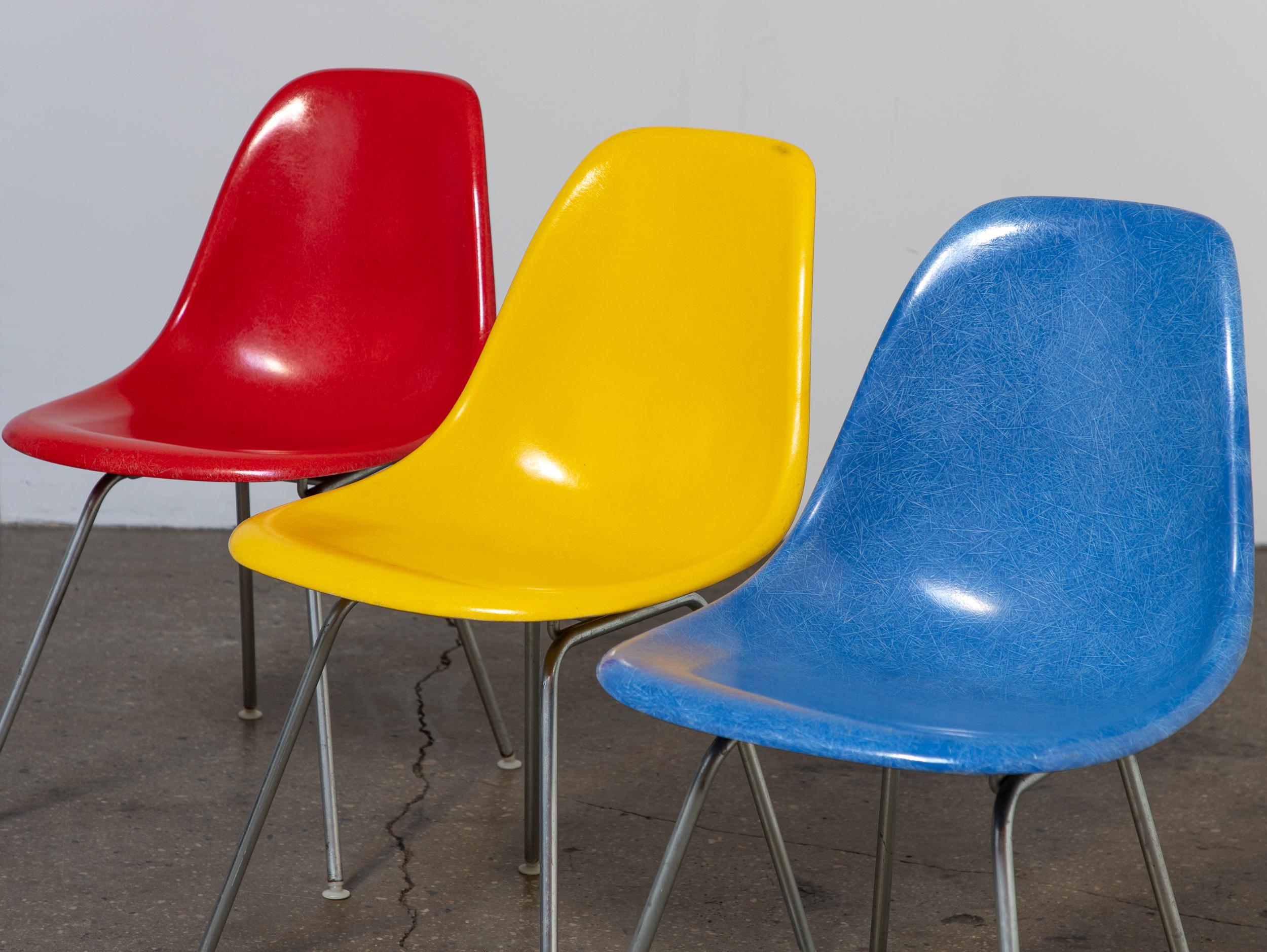 Eames Herman Miller Vintage  Fiberglass Shell Chairs in Primary Colors Bauhaus For Sale 1