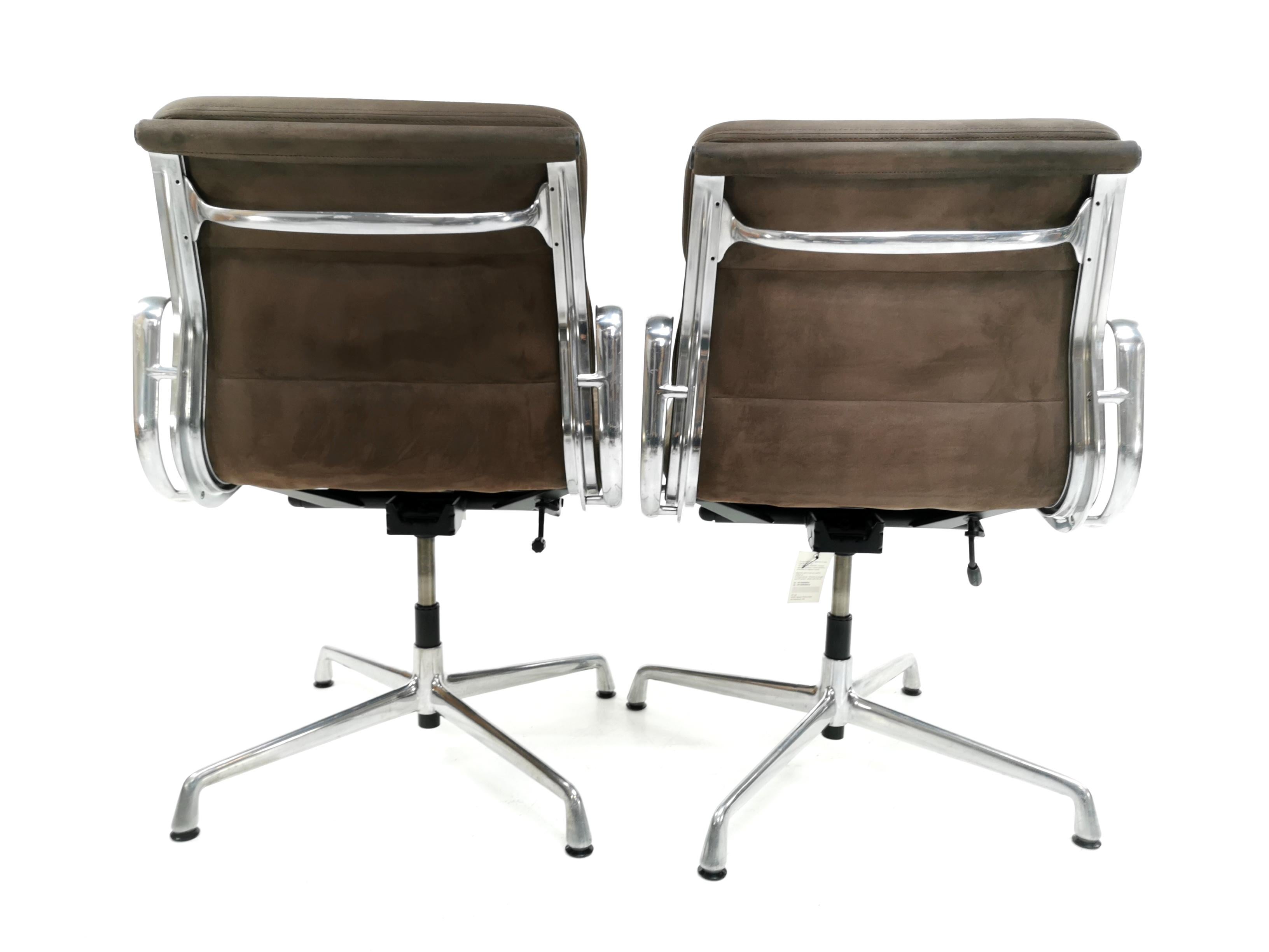 Eames ICF Soft Pad Aluminum Swivel Desk Armchair Midcentury In Good Condition In STOKE ON TRENT, GB