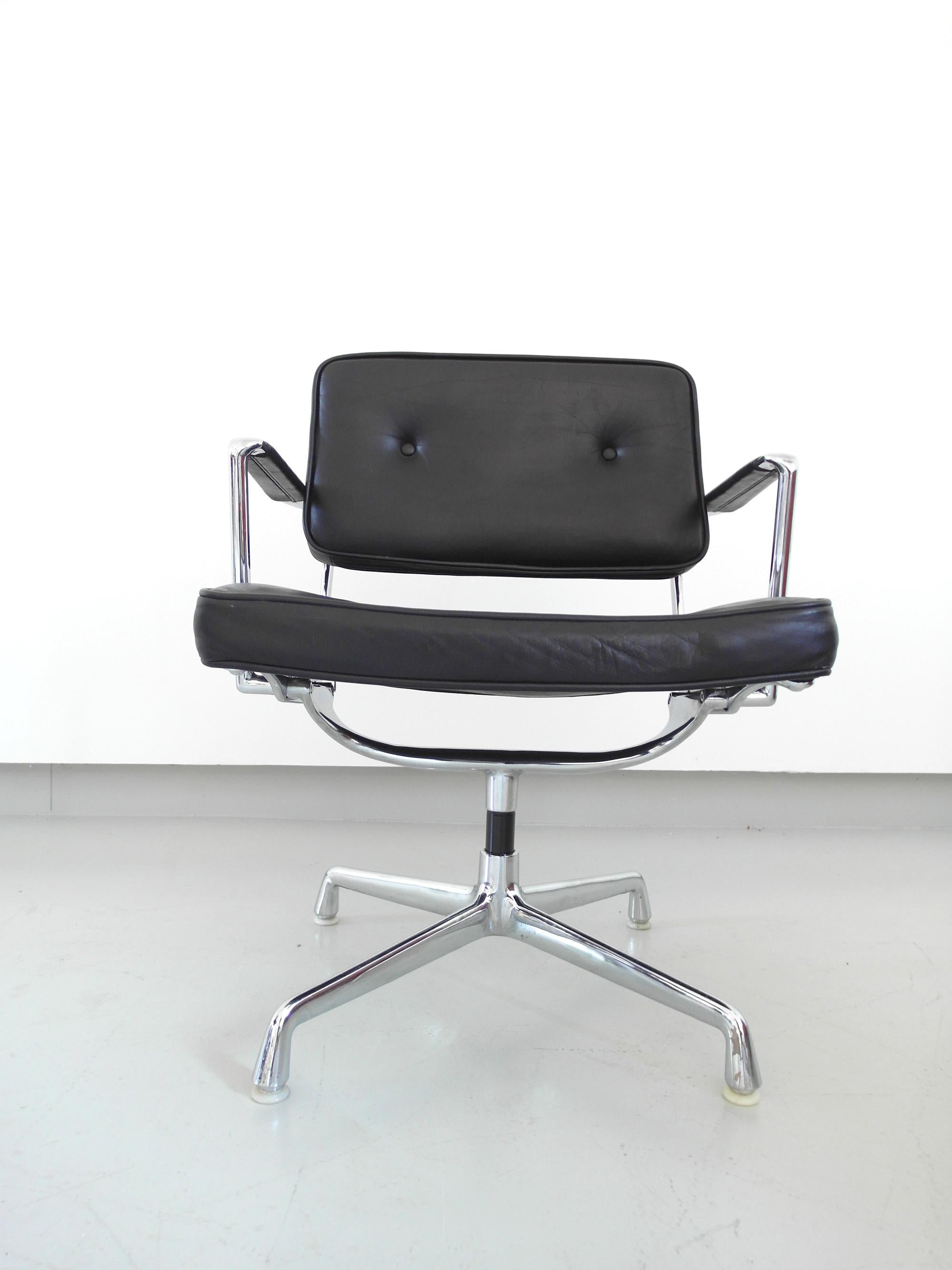 Eames Intermediate chair, early Fehlbaum production for Herman Miller, 1968-1973 3