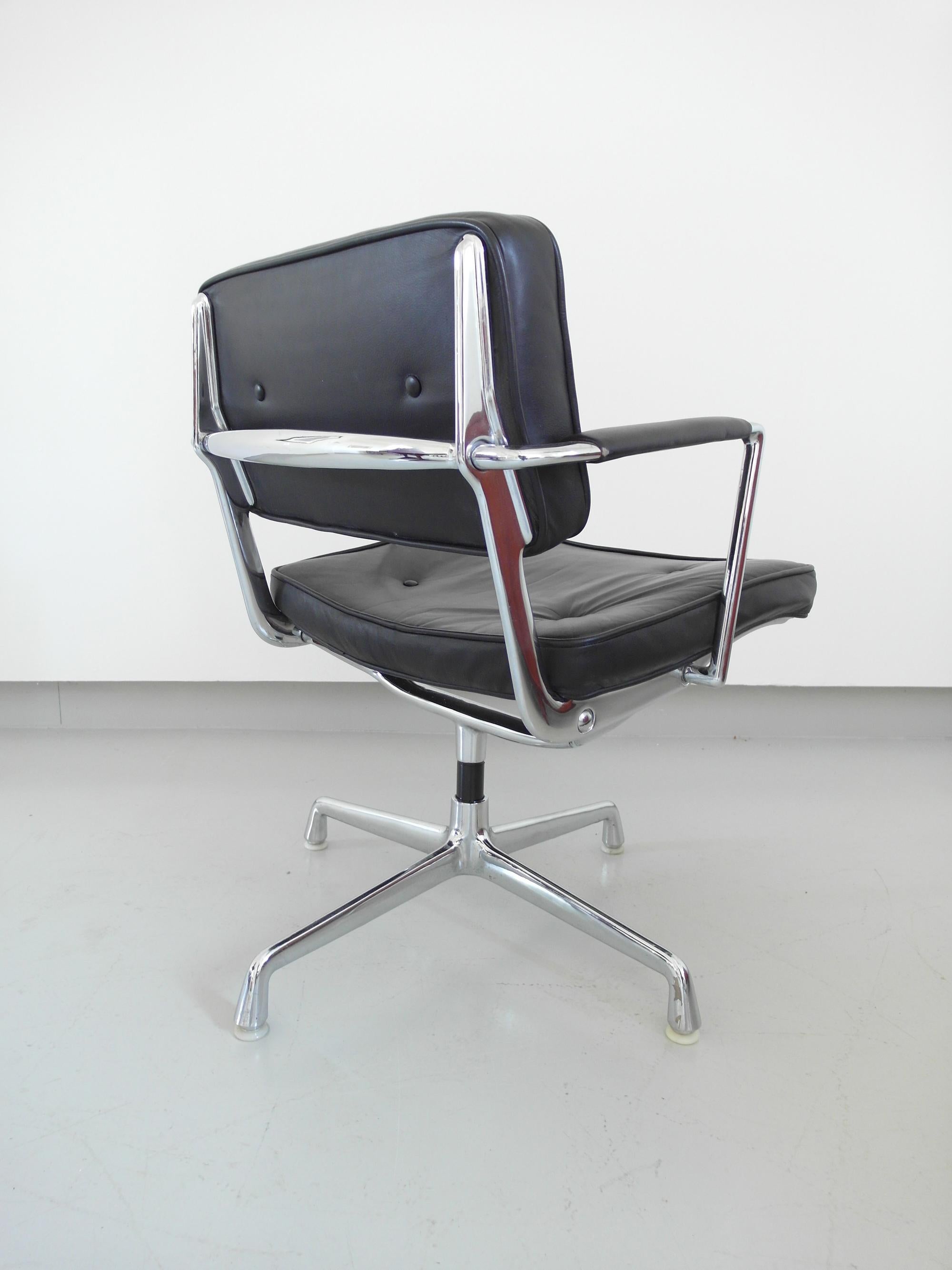 Eames Intermediate chair, early Fehlbaum production for Herman Miller, 1968-1973 6