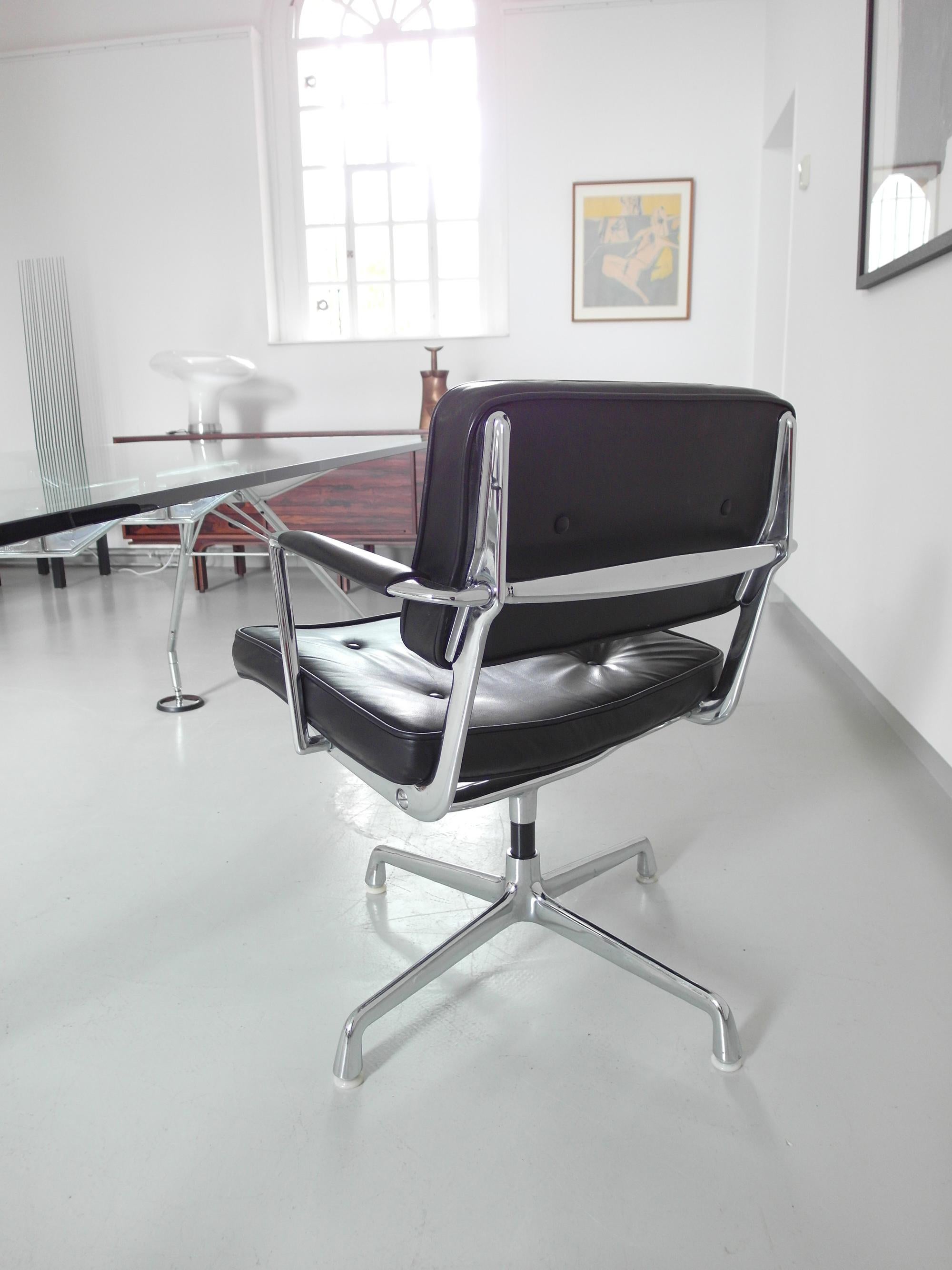 Mid-Century Modern Eames Intermediate chair, early Fehlbaum production for Herman Miller, 1968-1973