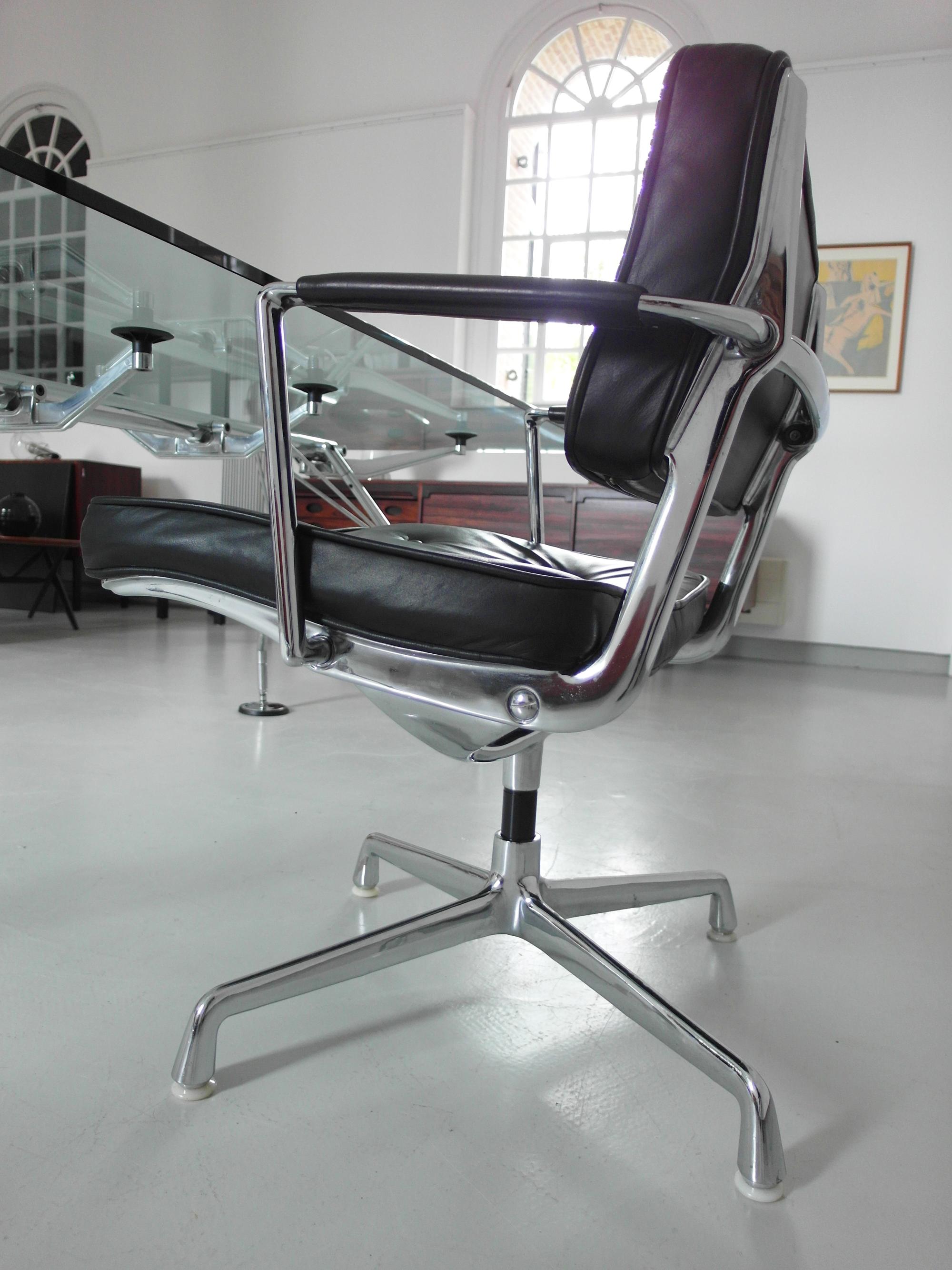 Eames Intermediate chair, early Fehlbaum production for Herman Miller, 1968-1973 In Good Condition In Woudrichem, NL