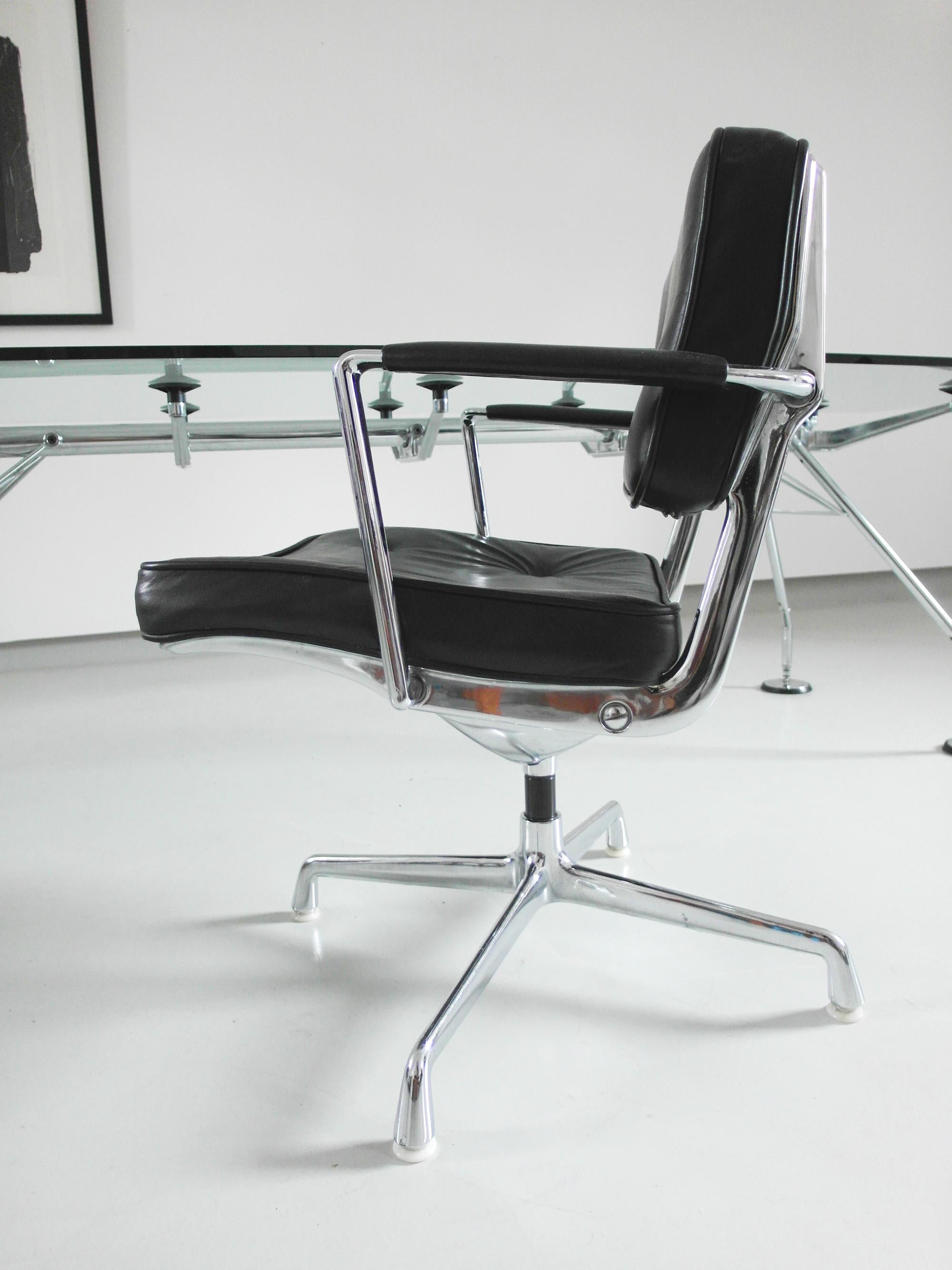 Mid-20th Century Eames Intermediate chair, early Fehlbaum production for Herman Miller, 1968-1973