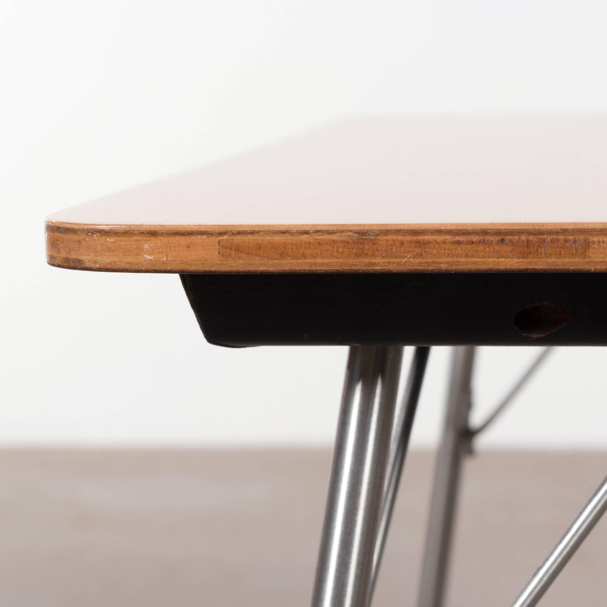 Eames IT-1 Incidental Table for Herman Miller, 1950s In Excellent Condition In Amsterdam, NL