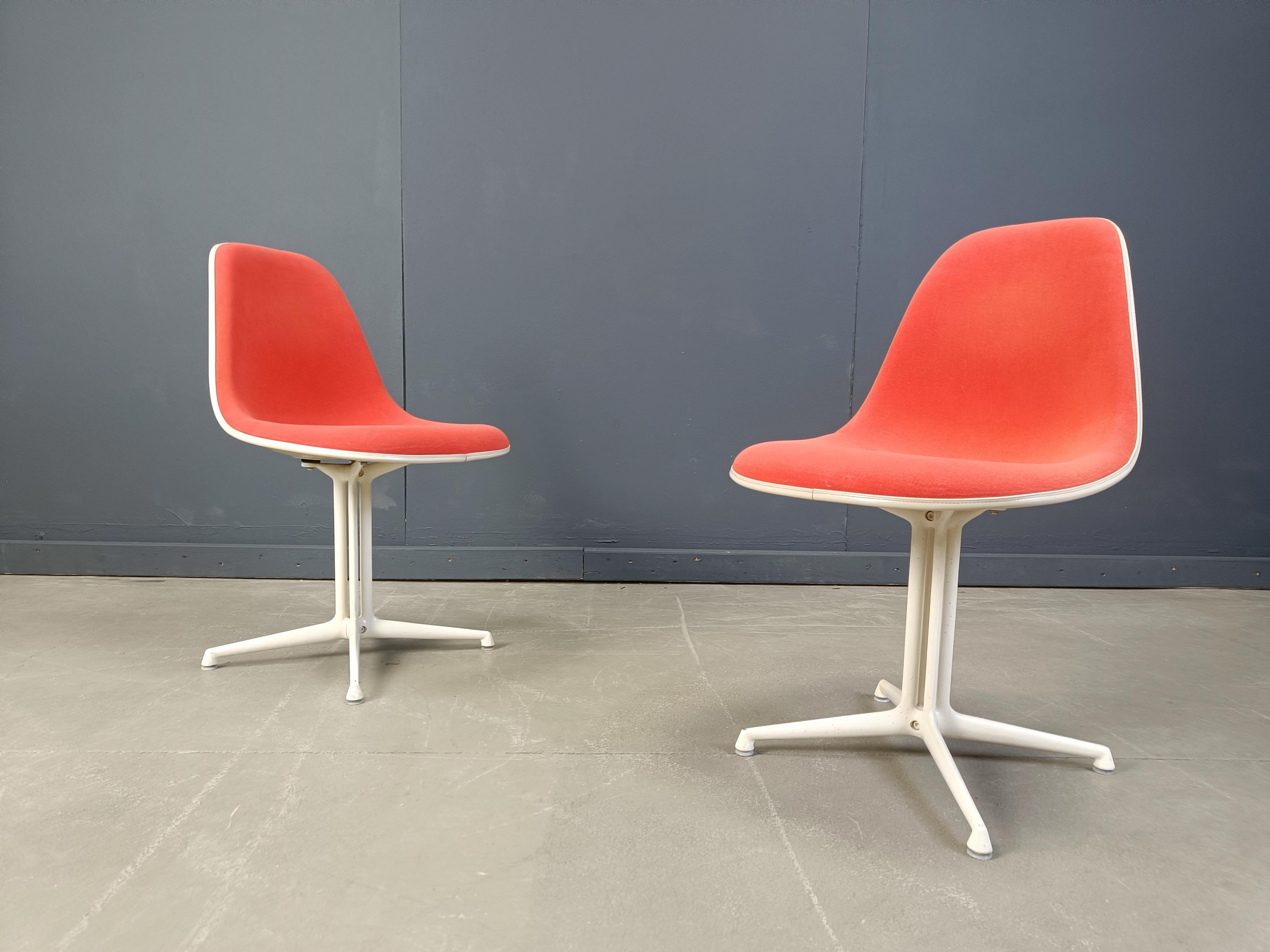 Sedie Eames La Fonda di Vitra, set di 2 anni '90 In condizioni buone in vendita a Leuven, Vlaams Gewest
