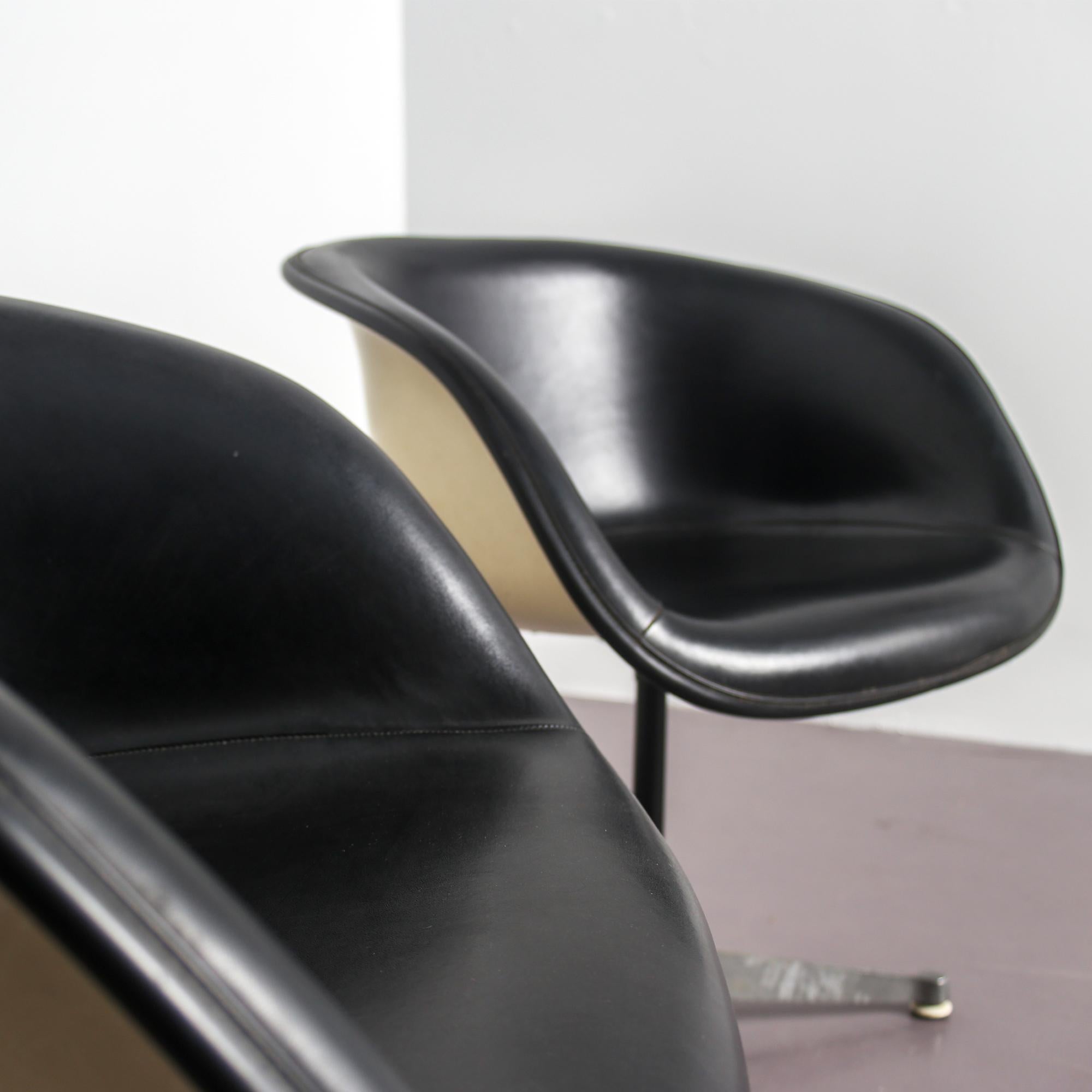 eames la fonda chair