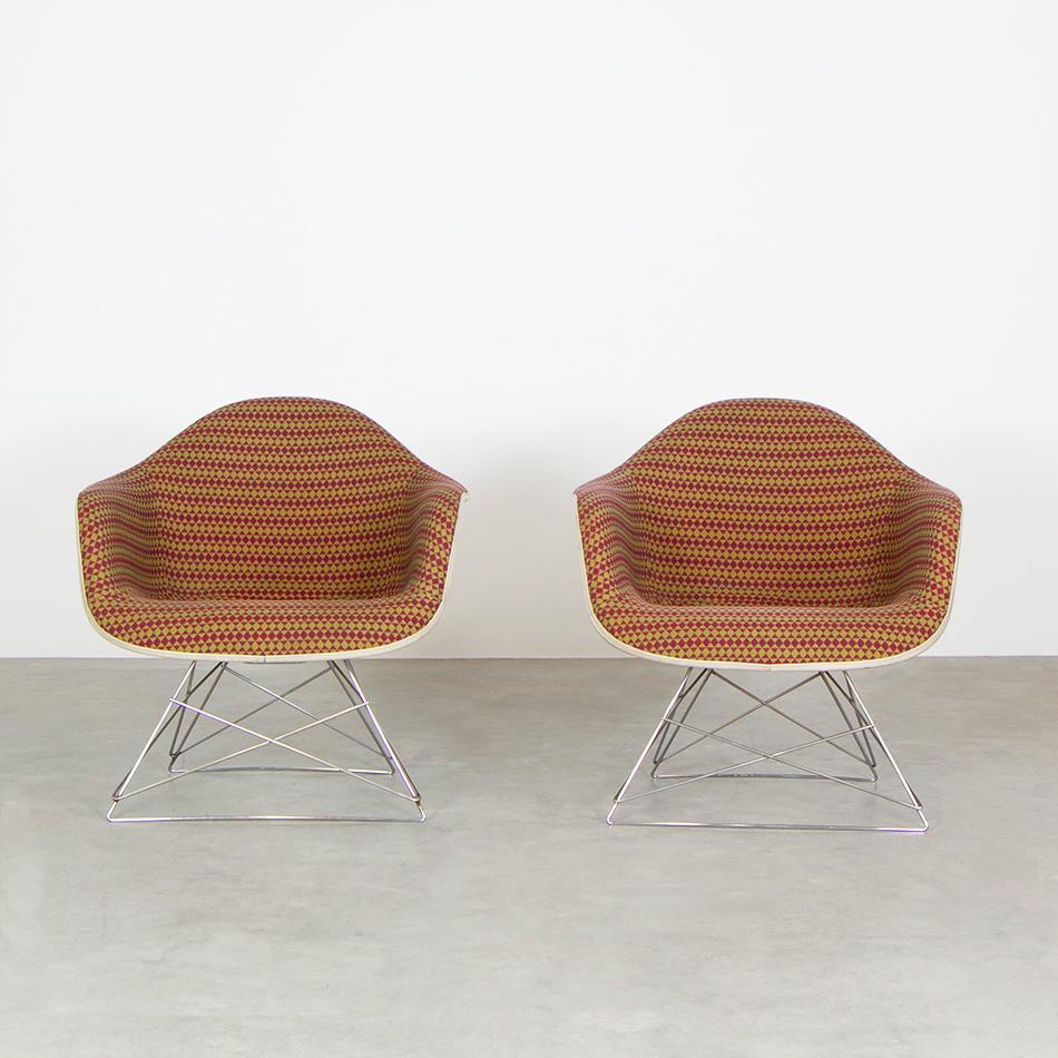 Beautiful and iconic mid-1970s LAR (low-rod) lounge armchairs designed by Charles & Ray Eames for Herman Miller International Collection. The charis are in very good original conditions with Alexander Girard fabric and chrome-plated rod base. Signed